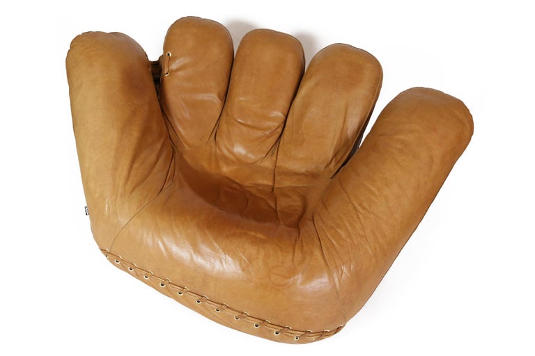 Vintage Joe Glove chair for Poltronova, Italy, originally designed in 1970 by architects De Pas, D'Urbino and Lomazzi. This chair is designed in the shape of a large baseball glove and was named after US baseball legend Joe Di Maggio

This giant
