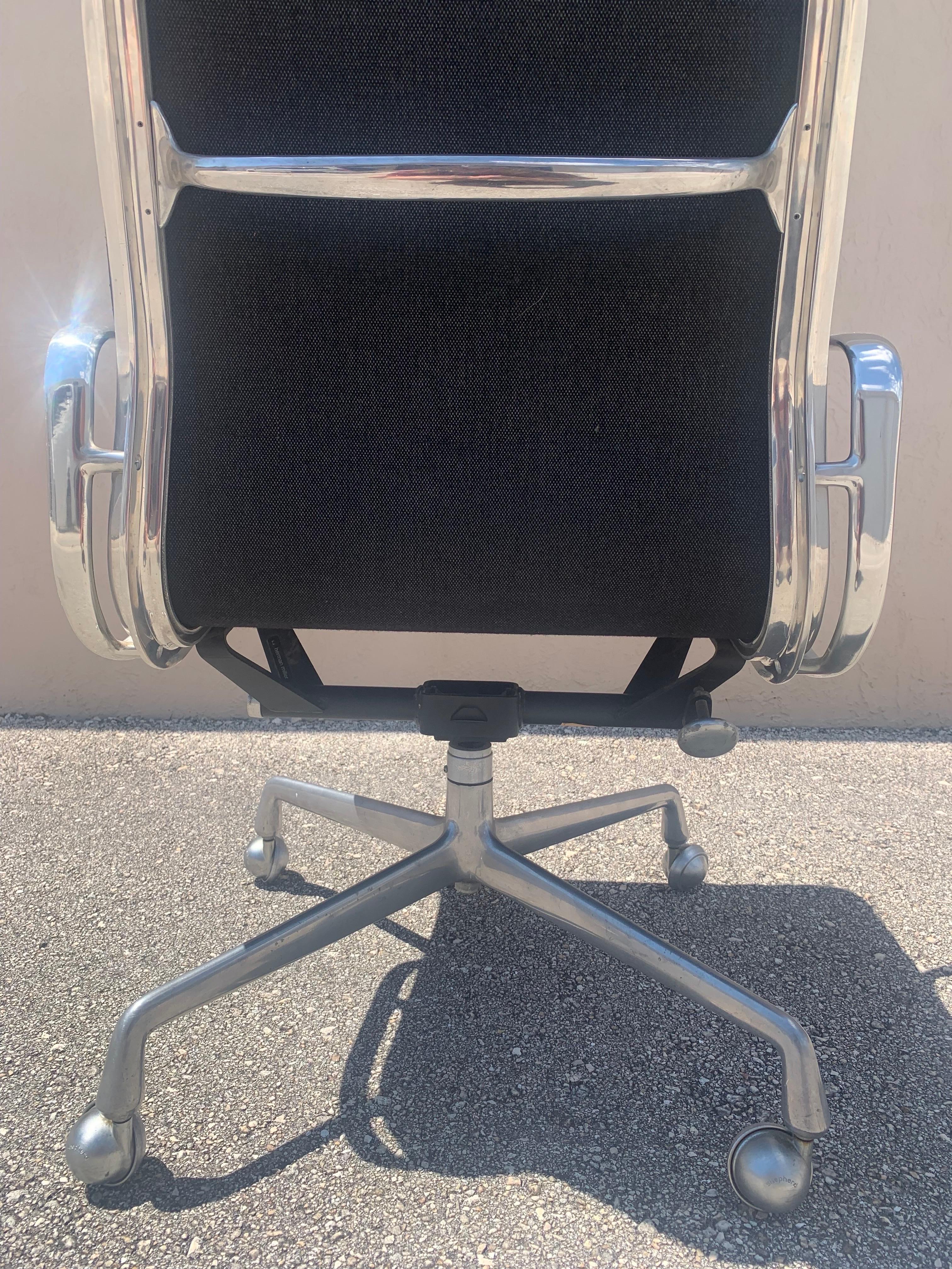 American Early Original Eames Soft Pad Executive Chair for Herman Miller in Black
