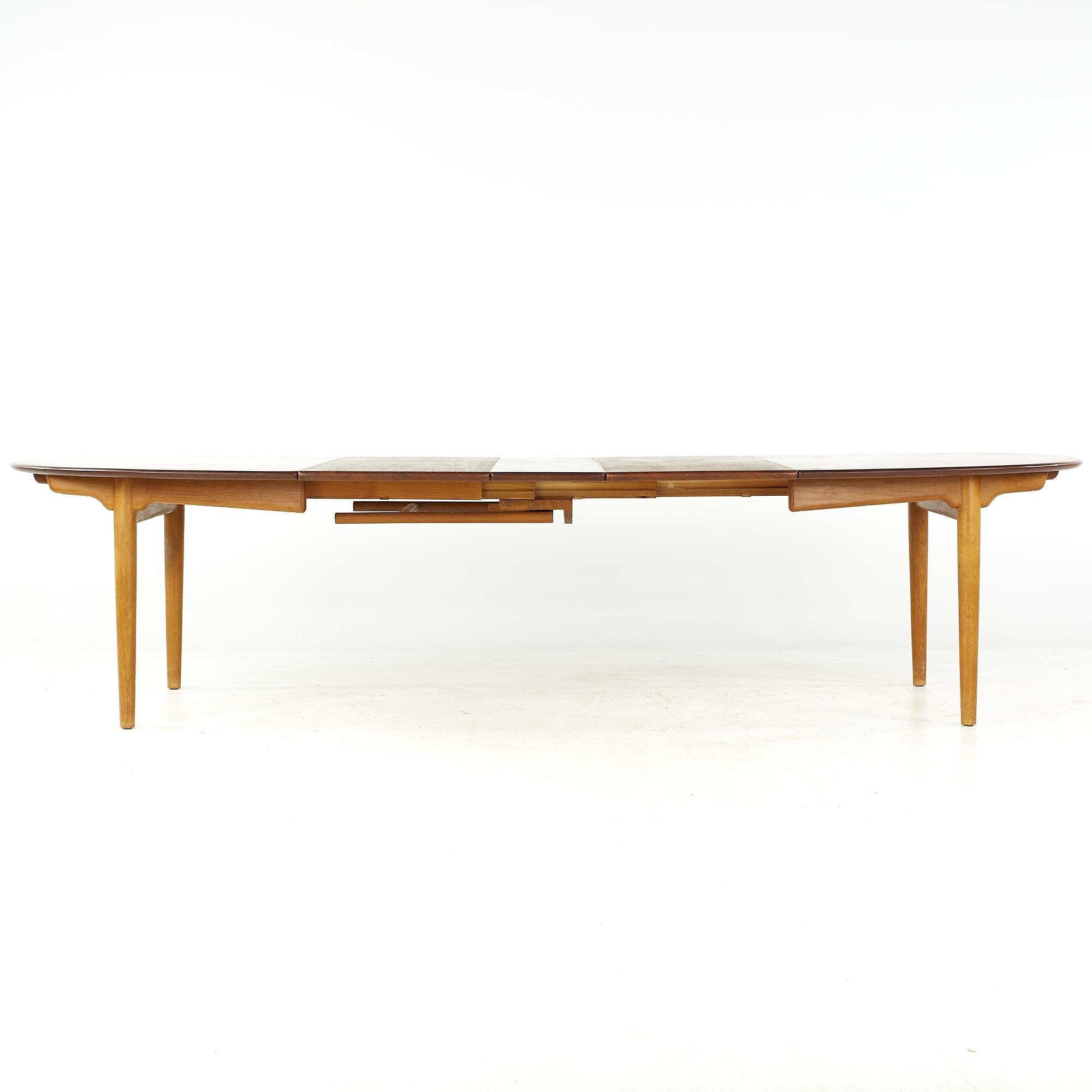 Early Original Hans Wegner Johannes Hansen MCM Model Jh0567 Teak Dining Table For Sale 8