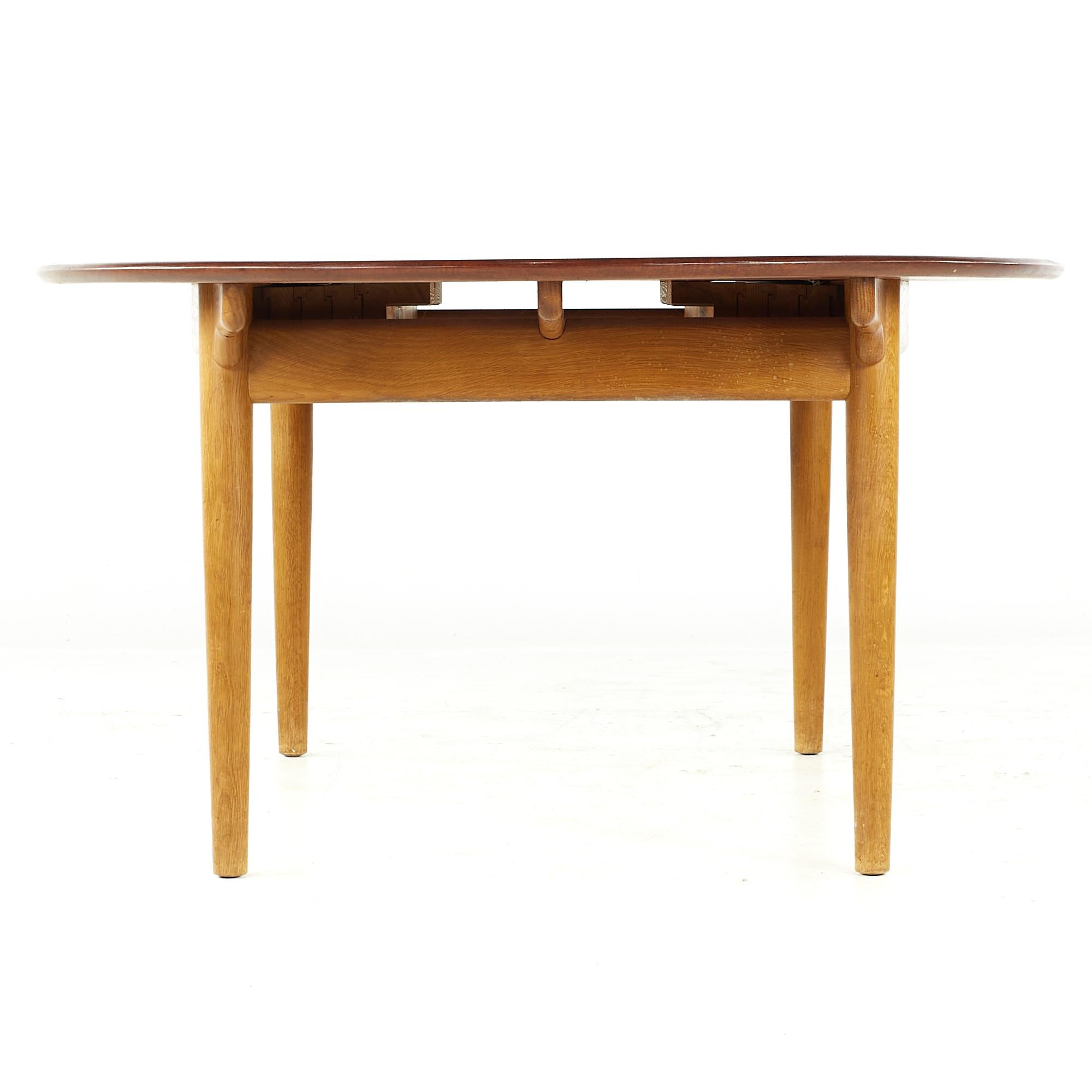 Early Original Hans Wegner Johannes Hansen MCM Model Jh0567 Teak Dining Table In Good Condition For Sale In Countryside, IL