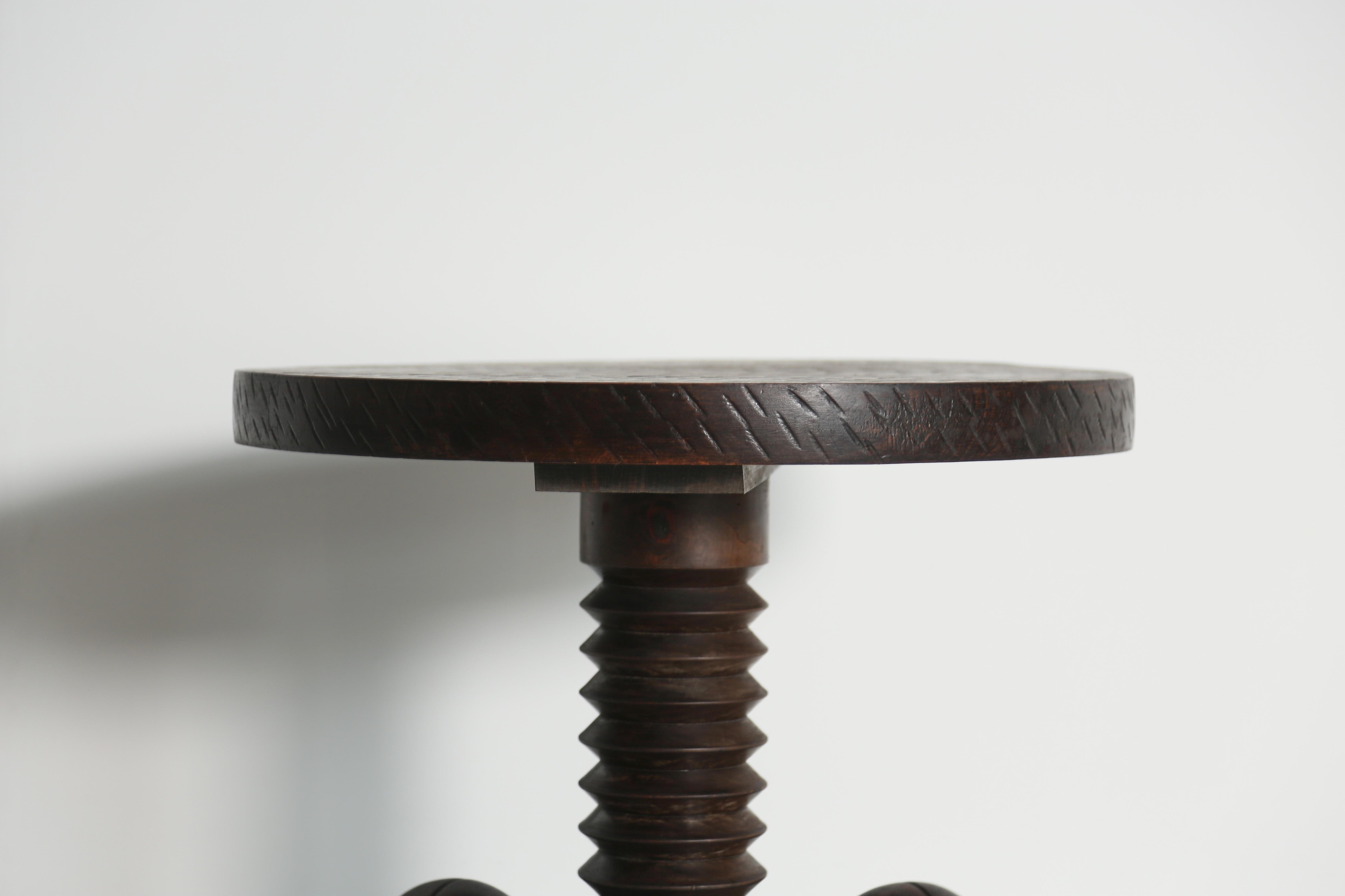 Table d'appoint d'origine à trois pieds/table basse par Charles Dudouyt, France, années 1940 en vente 3
