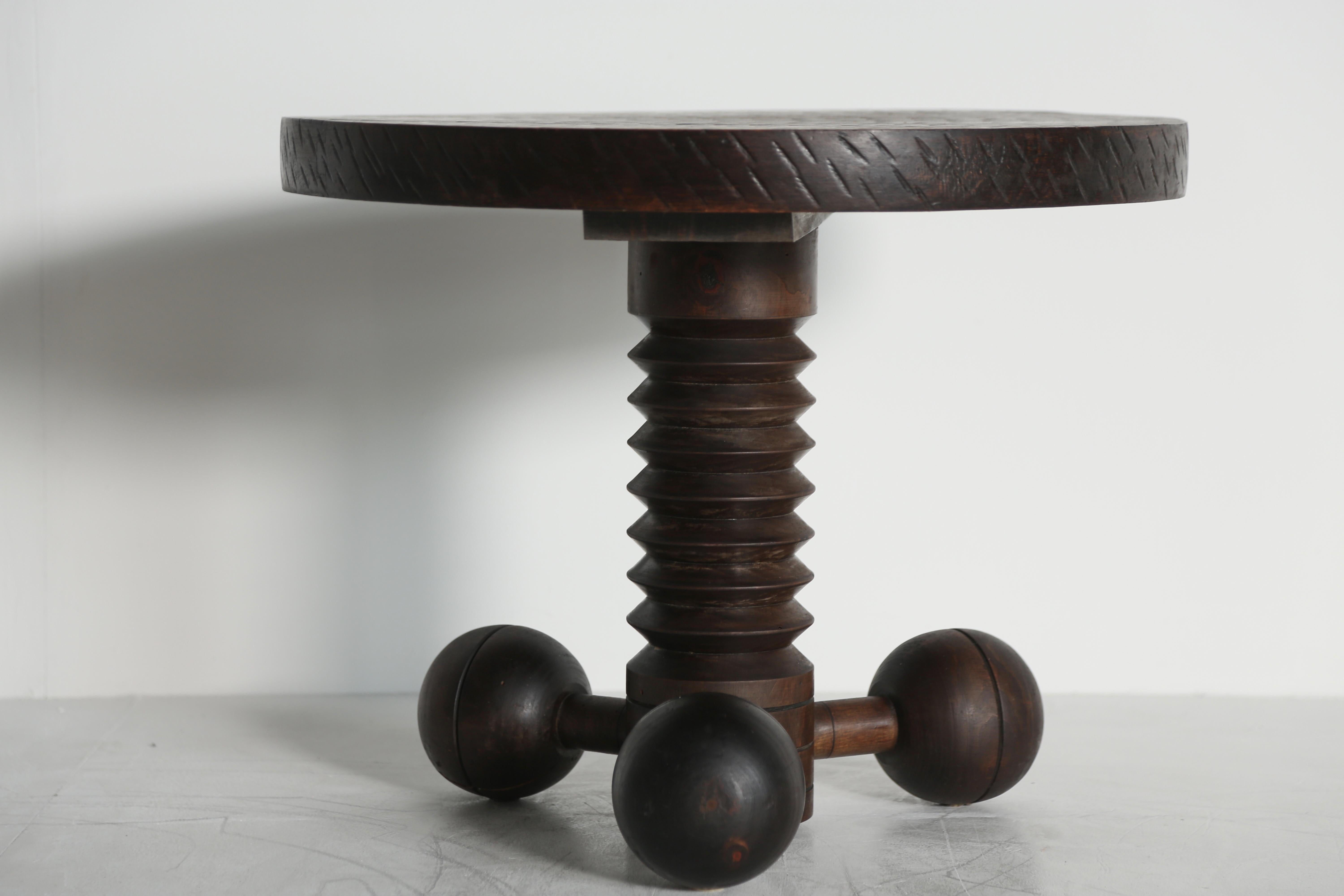 Table d'appoint d'origine à trois pieds/table basse par Charles Dudouyt, France, années 1940 en vente 2