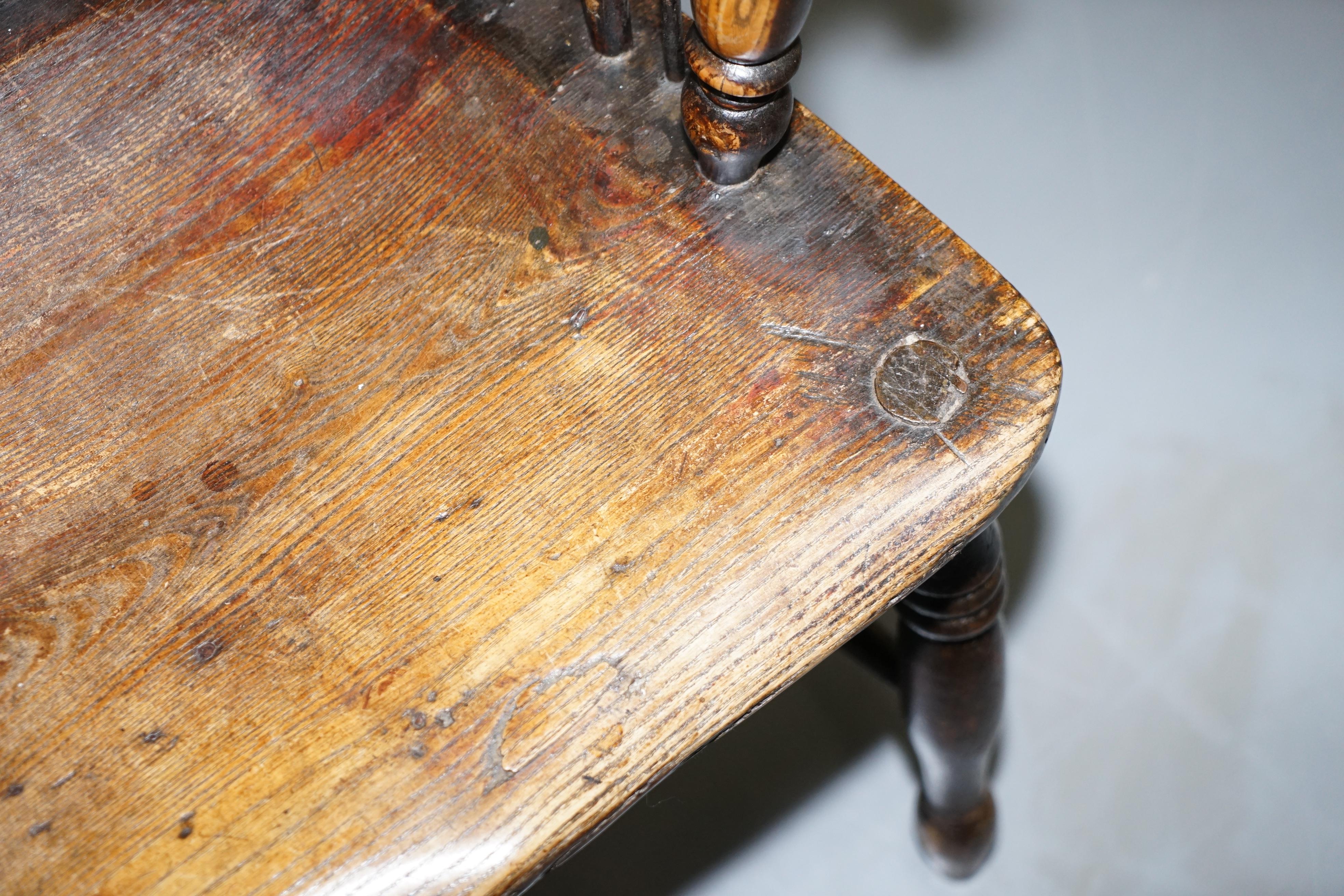 Früher original bemalter West Country Windsor-Sessel mit Reifenrücken, 19. Jahrhundert im Angebot 4