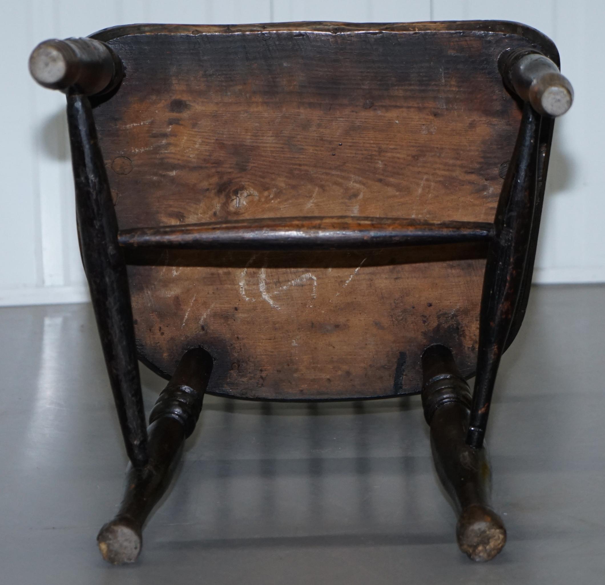 Früher original bemalter West Country Windsor-Sessel mit Reifenrücken, 19. Jahrhundert im Angebot 12