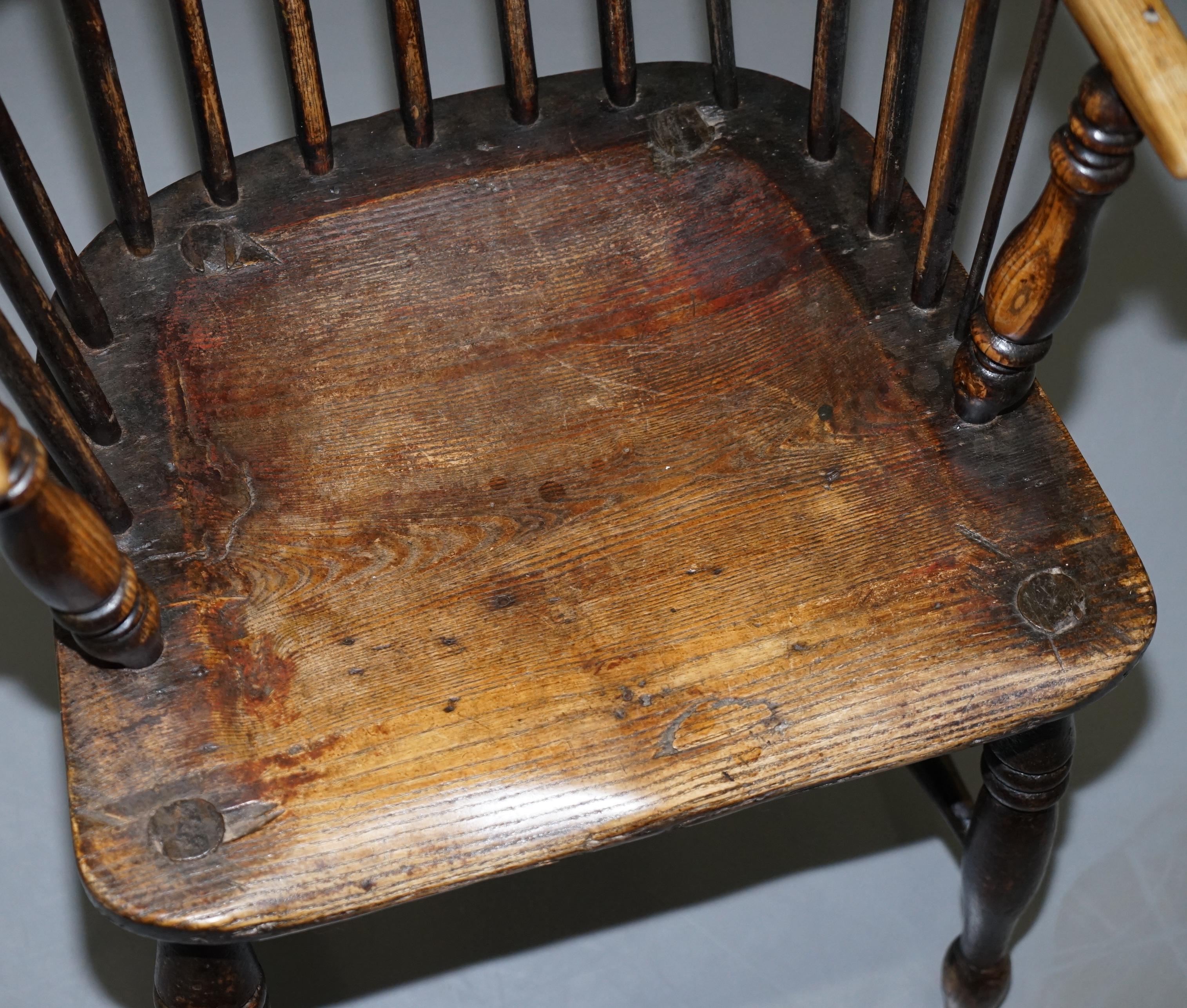 Früher original bemalter West Country Windsor-Sessel mit Reifenrücken, 19. Jahrhundert (Handgefertigt) im Angebot