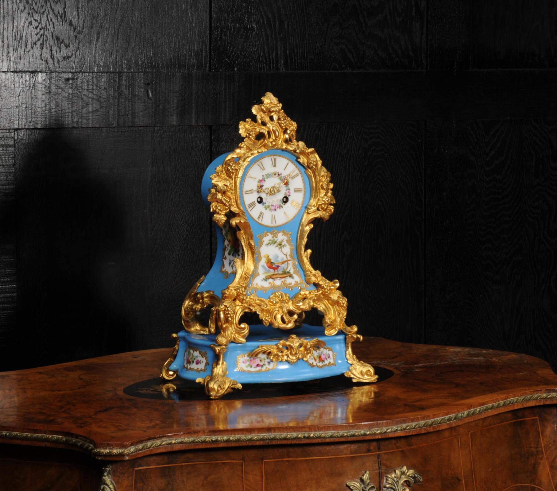 Français Horloge française ancienne en bronze doré et porcelaine de Raingo Freres