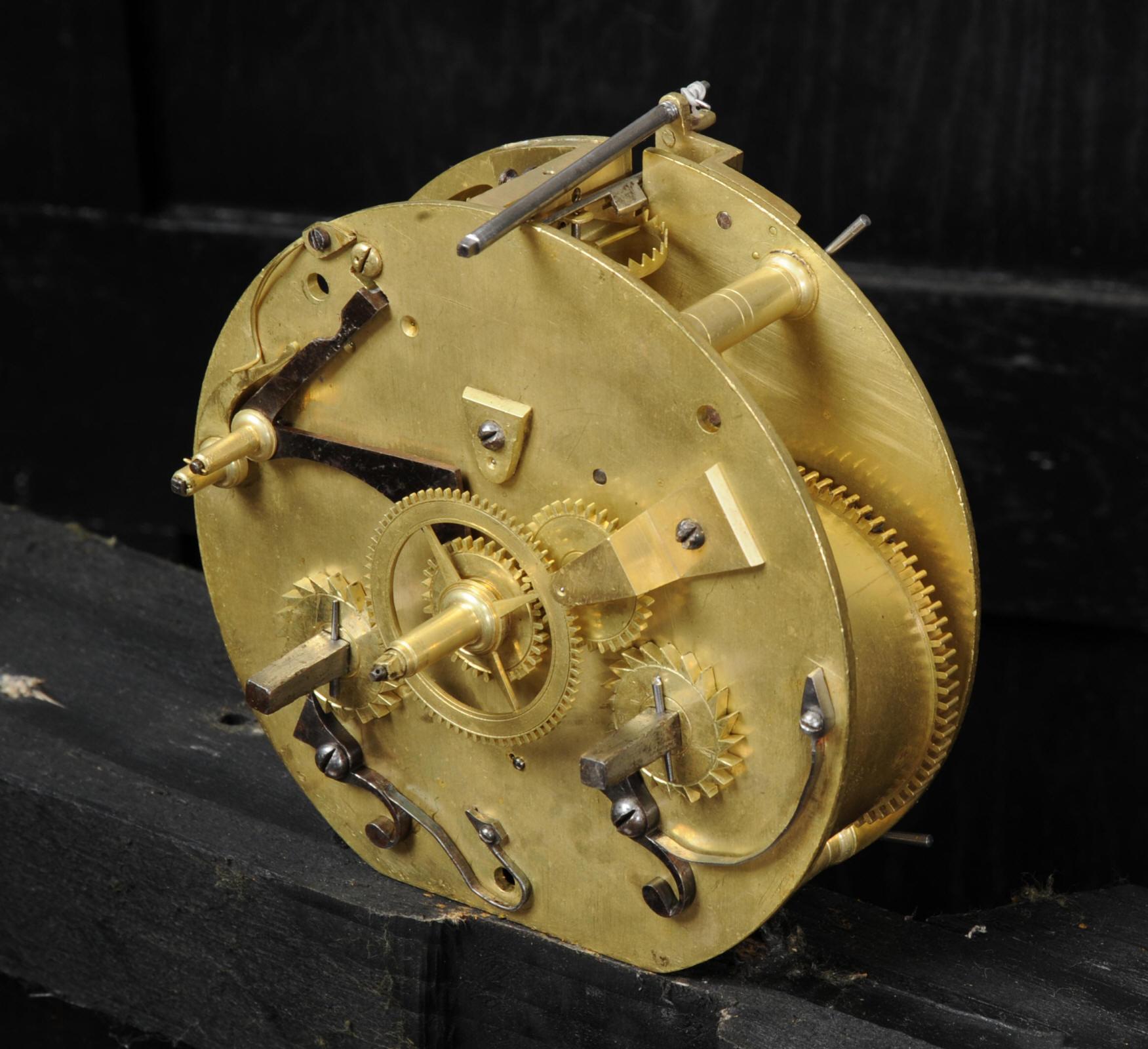 Horloge à tête de tambour française ancienne en bronze doré par Antoine Foullet, vers 1770 9