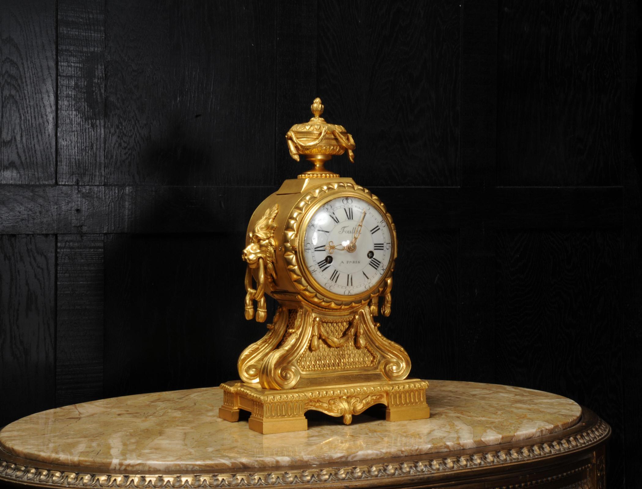 Bronze doré Horloge à tête de tambour française ancienne en bronze doré par Antoine Foullet, vers 1770