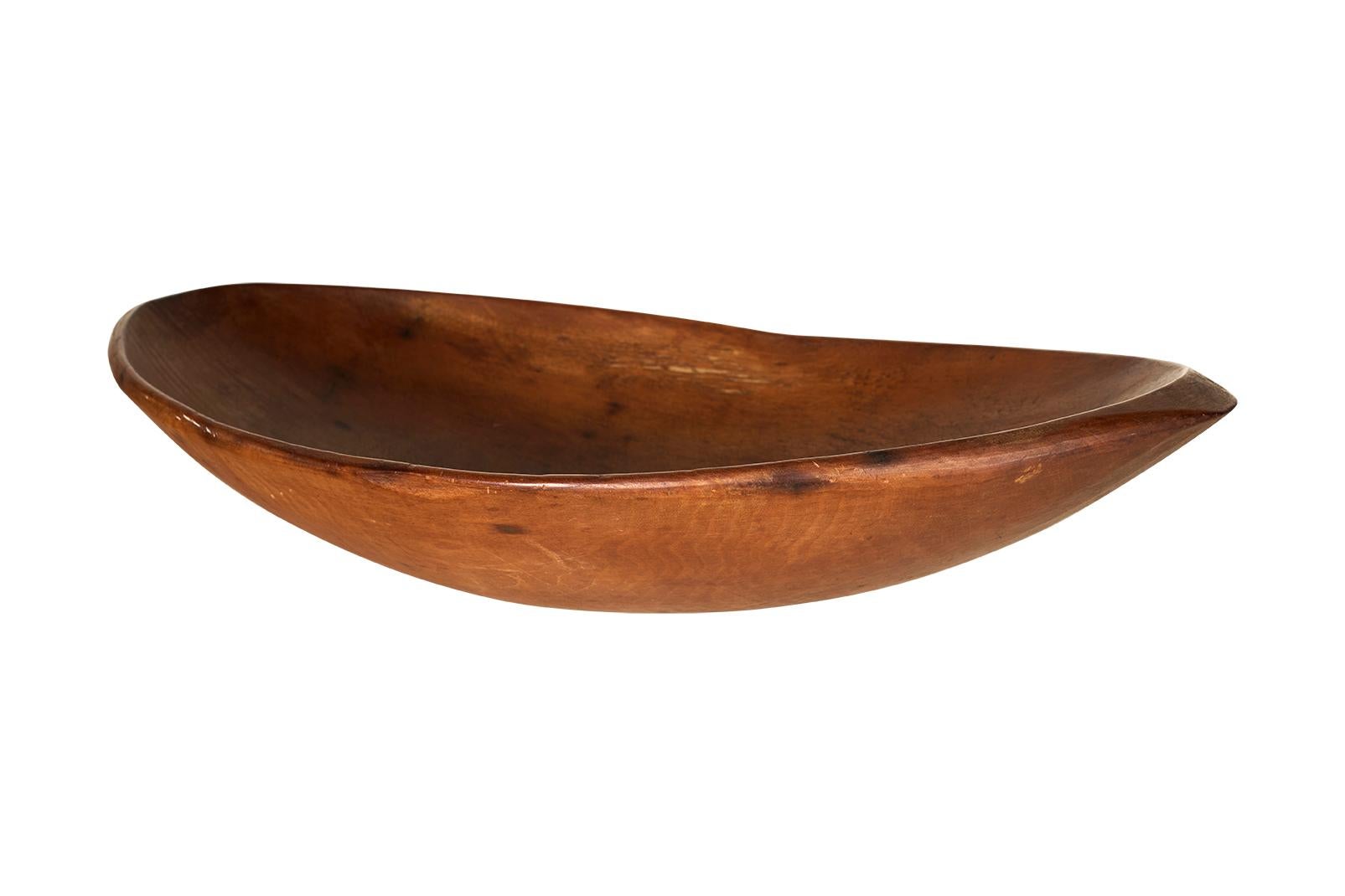 Ancien bol ovale en Wood Wood sculpté à la main en vente 1