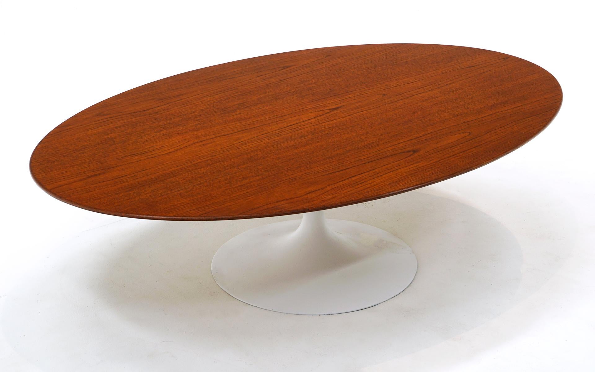 Mid-Century Modern Early Oval Saarinen for Knoll Coffee Table. Out of Production 54