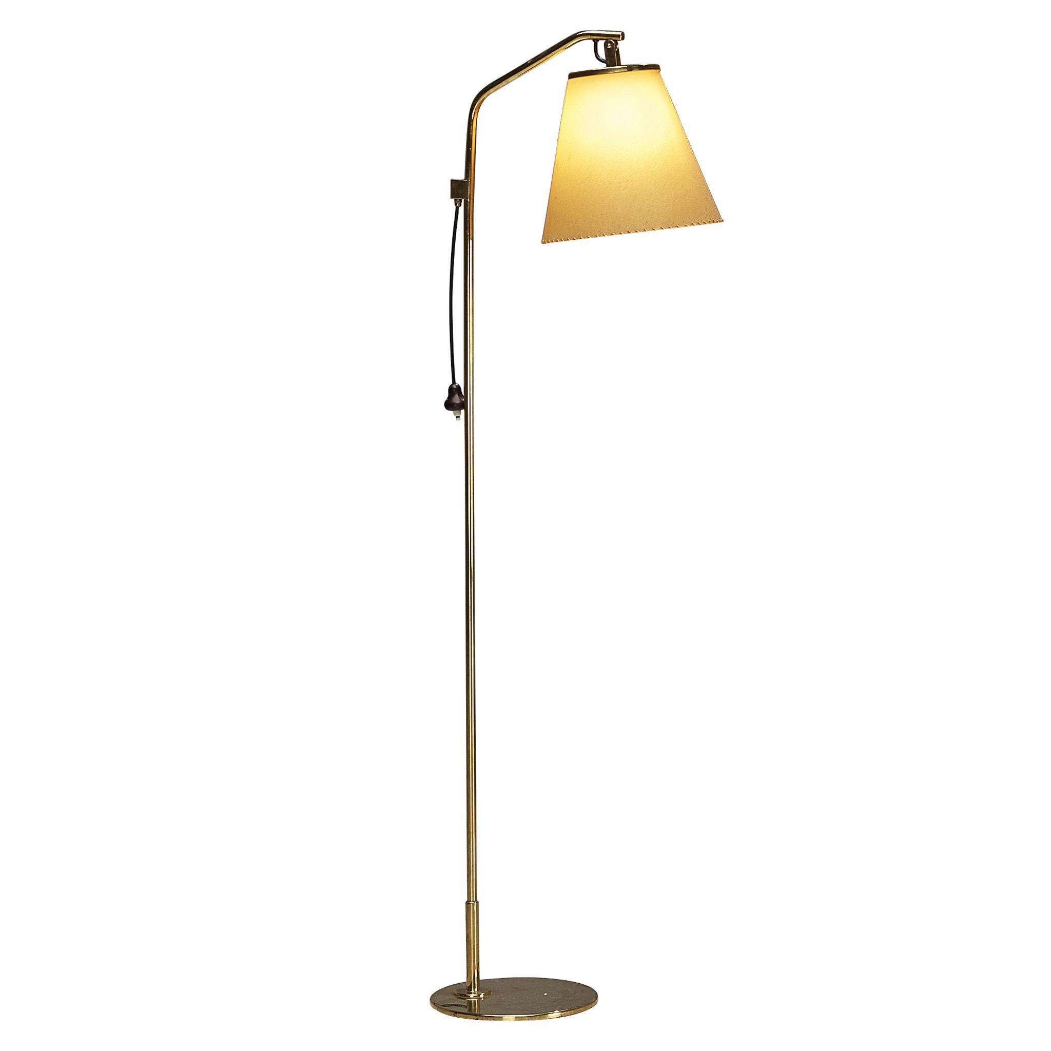 Lámpara de pie antigua Paavo Tynell para Taito Oy 
9613
 de latón en venta