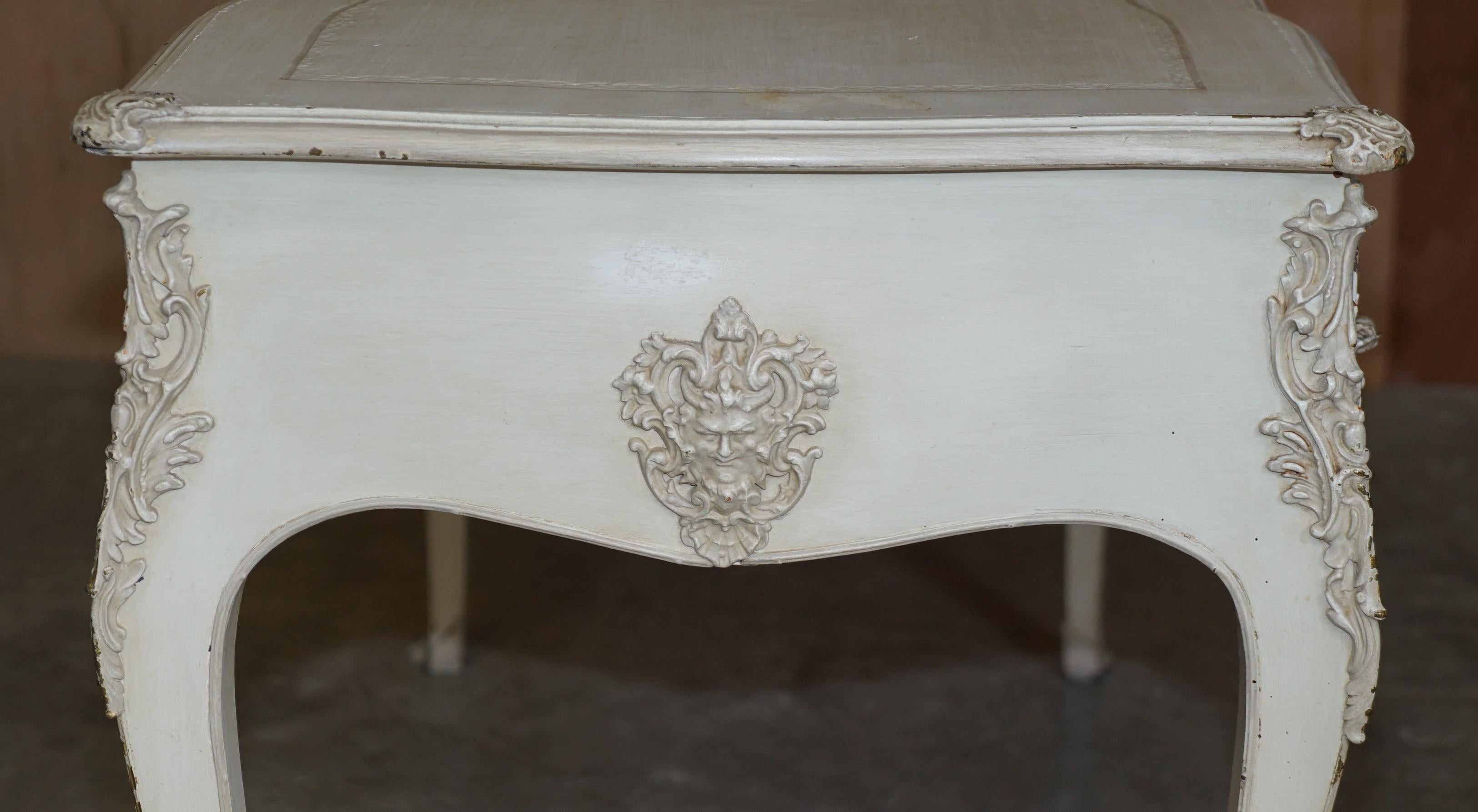Antiker französischer Schreibtisch und Hocker im Louis-XV-Stil mit früher Bemalung im Angebot 3