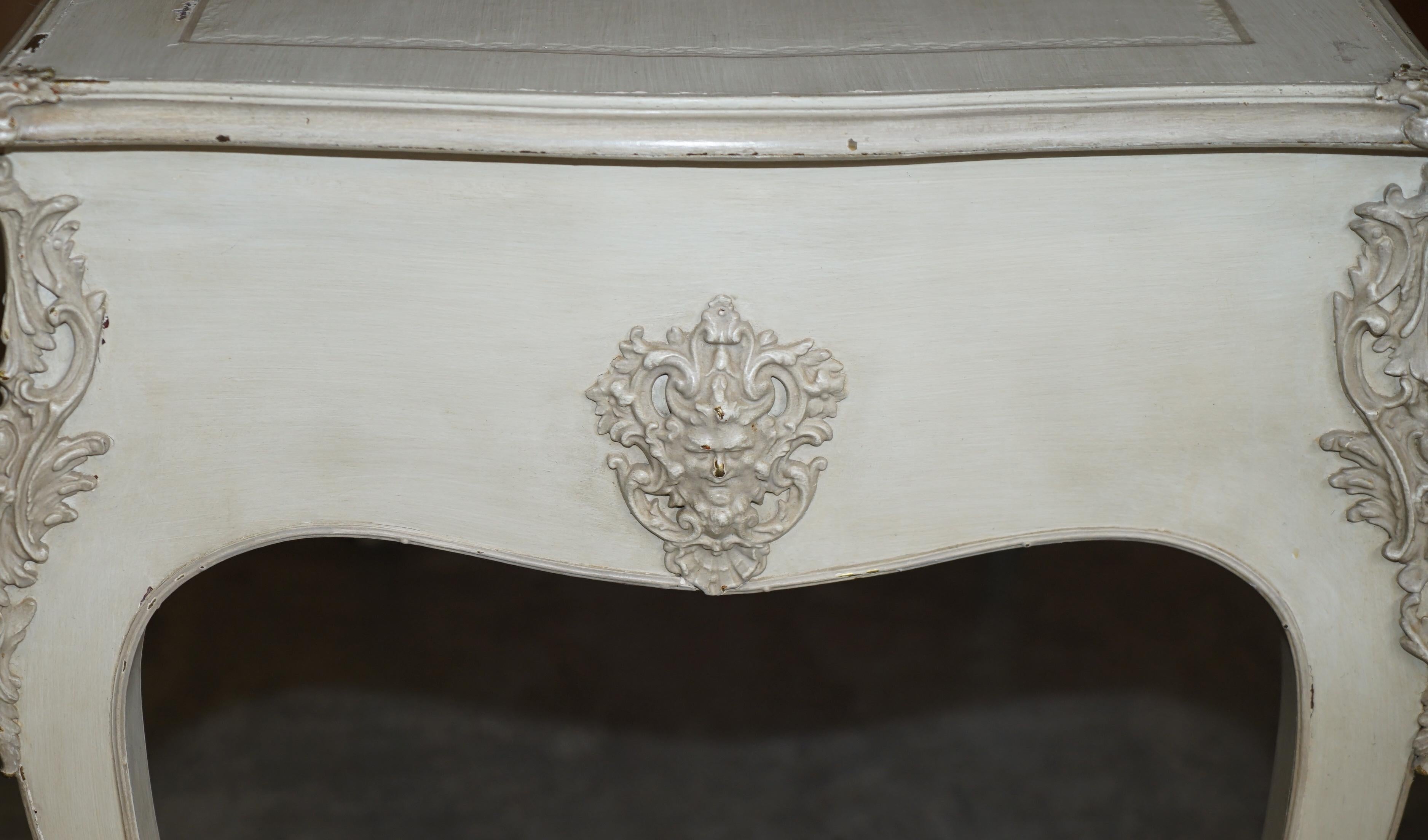 Antiker französischer Schreibtisch und Hocker im Louis-XV-Stil mit früher Bemalung im Angebot 9