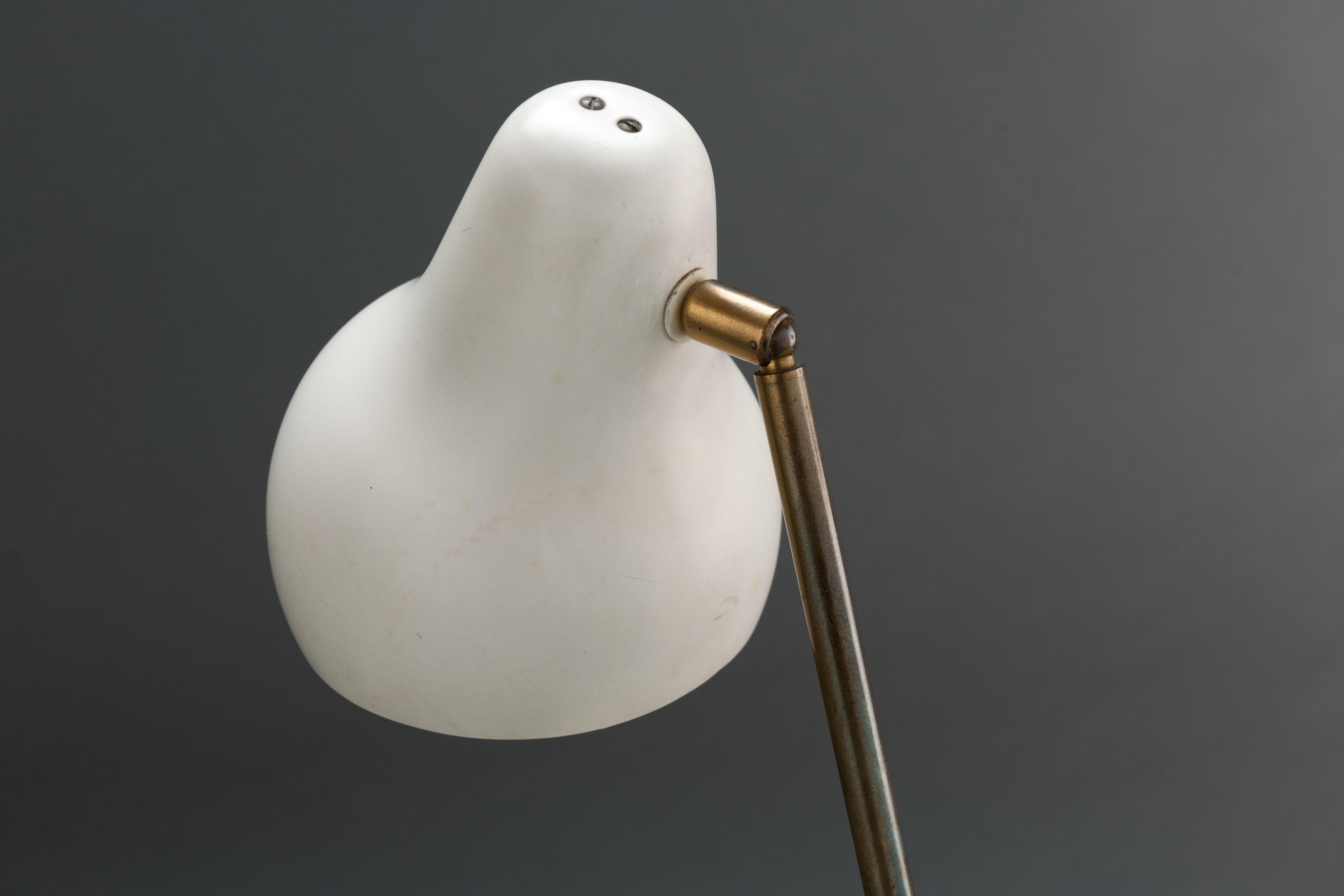 Frühes Paar „2“ Vl-Tischlampen von Vilhelm Lauritzen von Louis Poulsen im Angebot 12