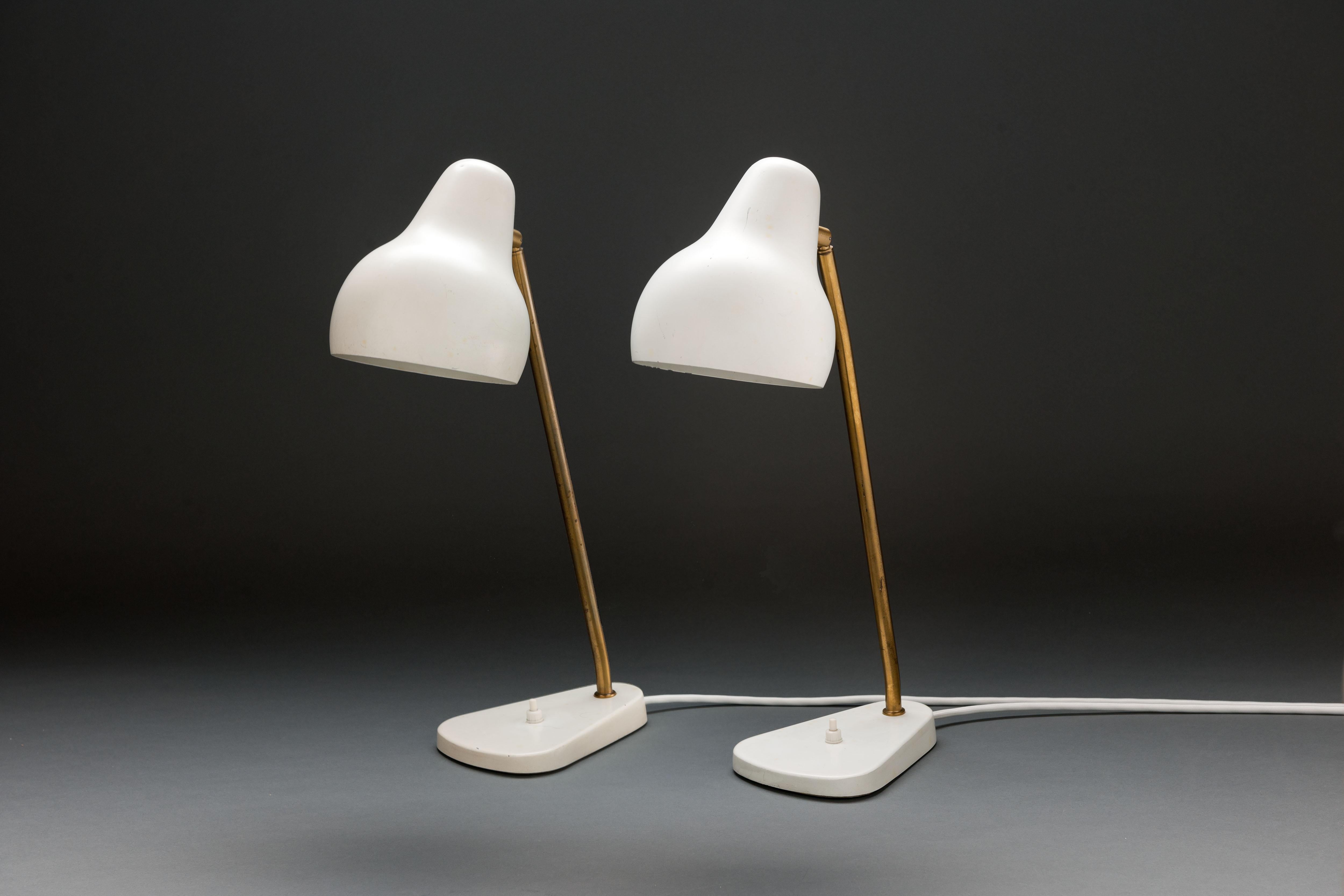 Scandinave moderne Paire de lampes de bureau « 2 » en Vl de Vilhelm Lauritzen par Louis Poulsen en vente