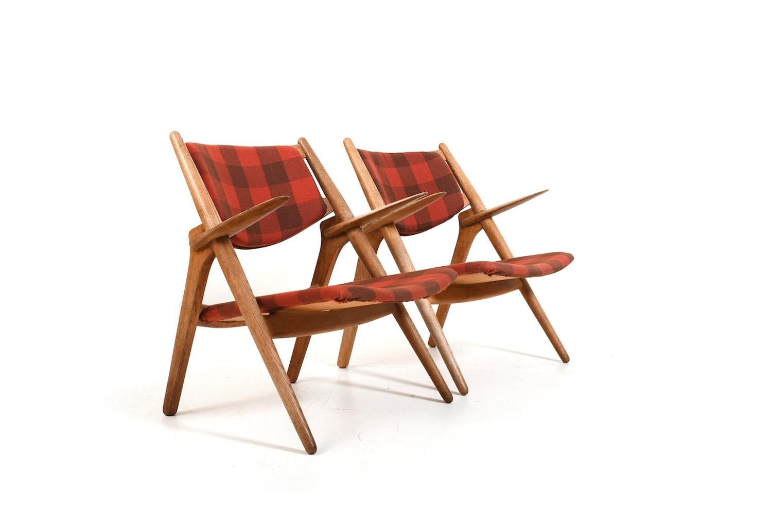 Paire de fauteuils CH-28 en chêne de Hans J. Wegner en vente 3