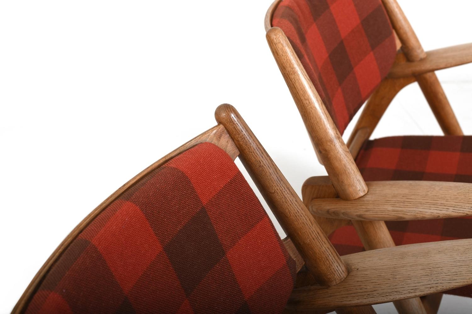 Paire de fauteuils CH-28 en chêne de Hans J. Wegner en vente 5