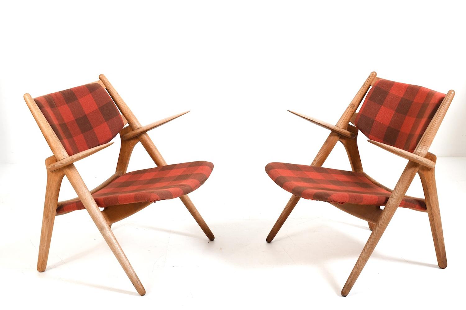 Danois Paire de fauteuils CH-28 en chêne de Hans J. Wegner en vente