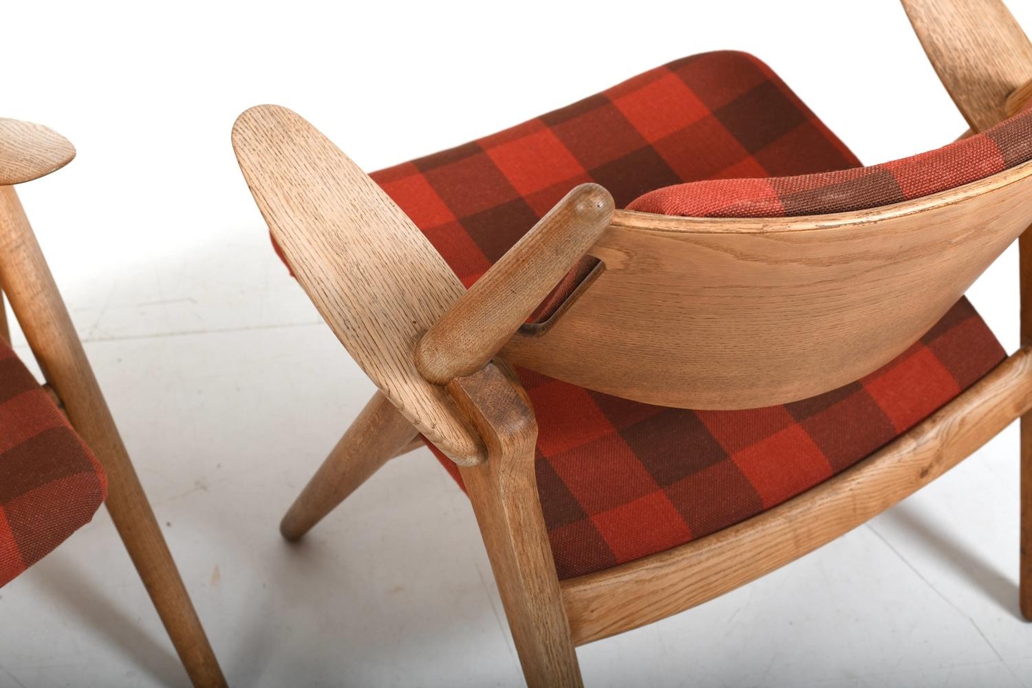 20ième siècle Paire de fauteuils CH-28 en chêne de Hans J. Wegner en vente