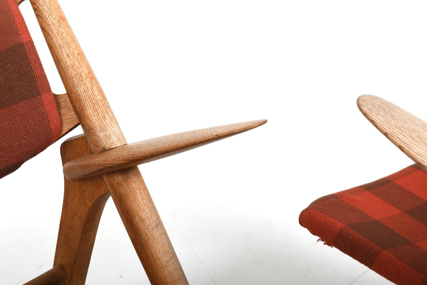 Paire de fauteuils CH-28 en chêne de Hans J. Wegner en vente 1