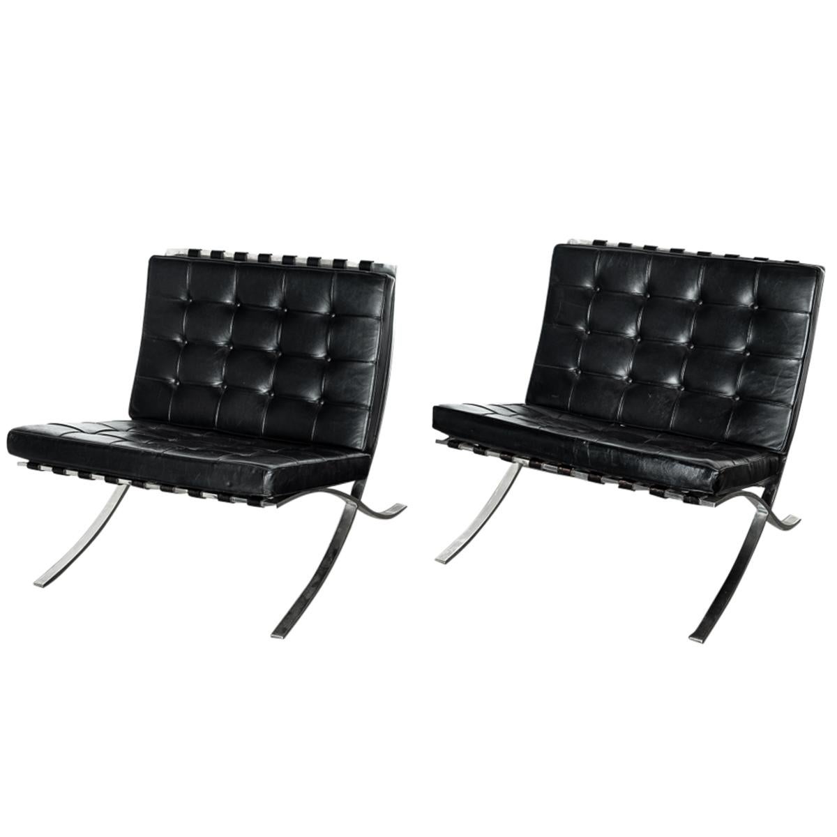 20th Century Early Pair MCM Knoll Barcelona Chairs Black Leather Mies van der Rohe 1961 For Sale