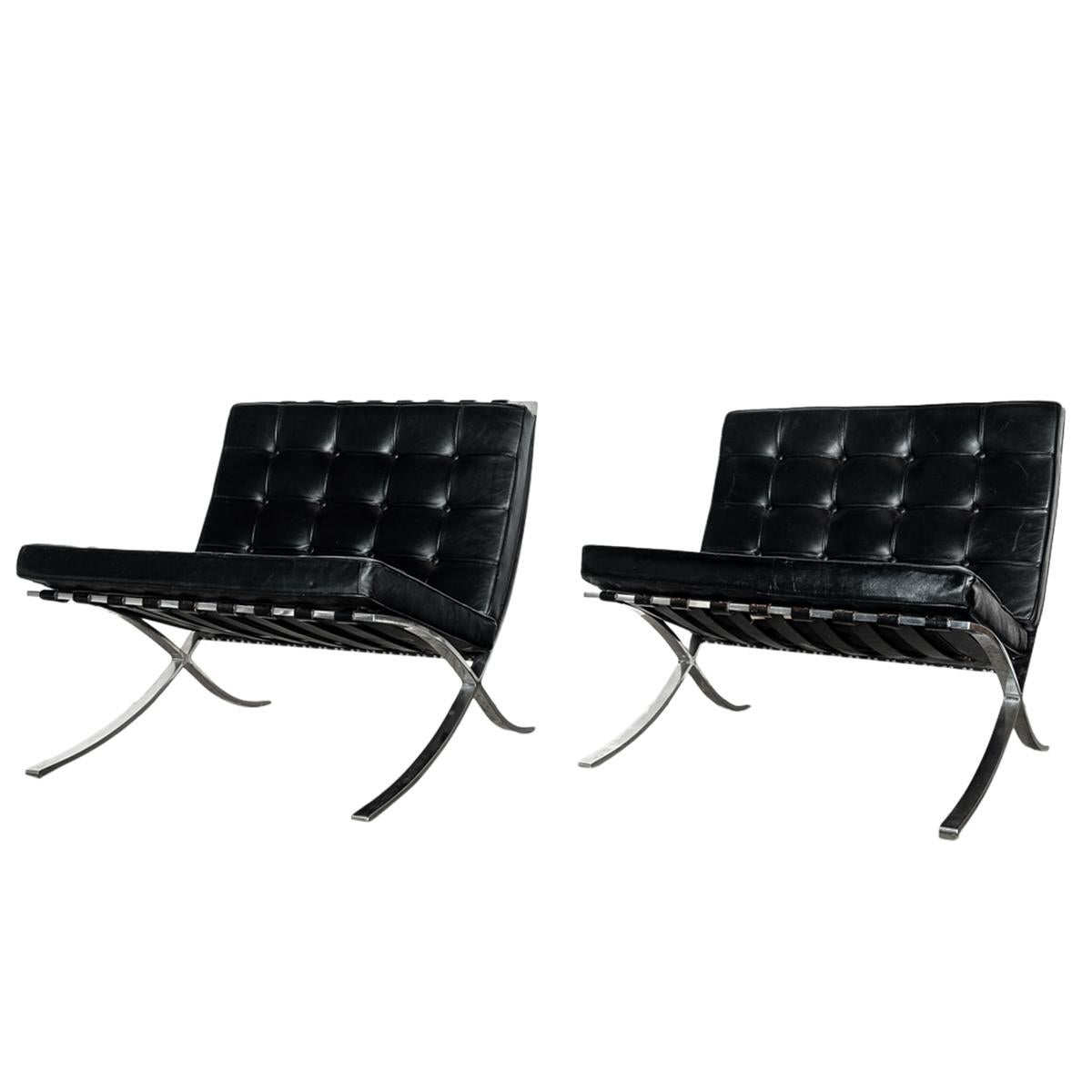 Steel Early Pair MCM Knoll Barcelona Chairs Black Leather Mies van der Rohe 1961 For Sale