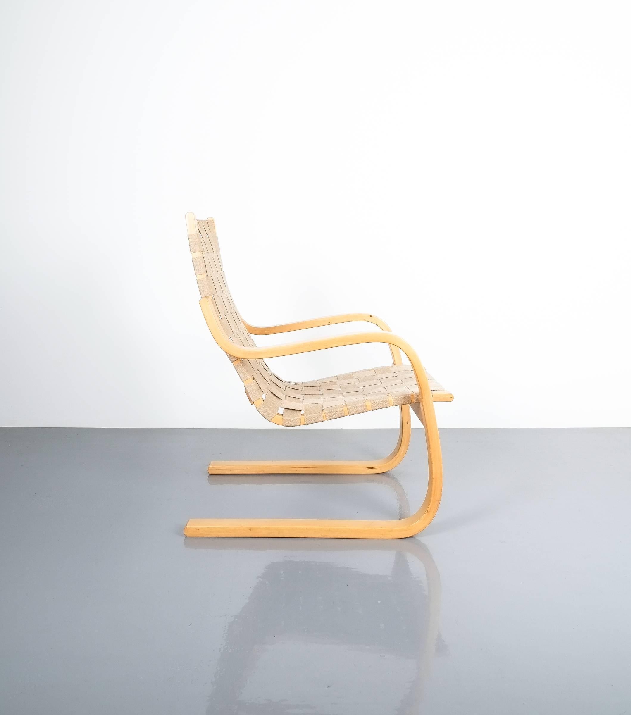 Early pair of Alvar Aalto chairs model 406 Artek, 1960. Nice pair of armchairs made from laminated birch. This is an early production by Artek, circa 1960. Still in very good condition.
Priced and sold as a pair.