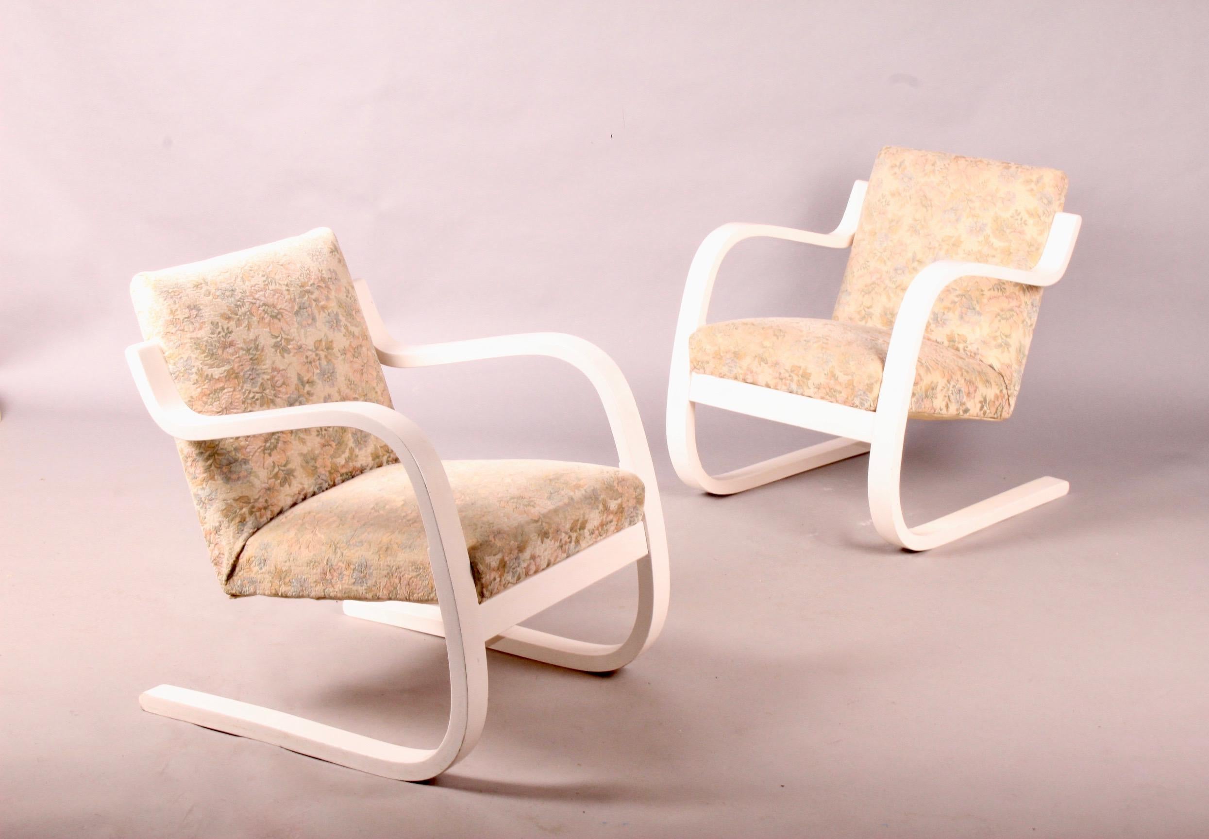 Early Pair of Alvar Aalto Model 402 Chairs In Good Condition In grand Lancy, CH