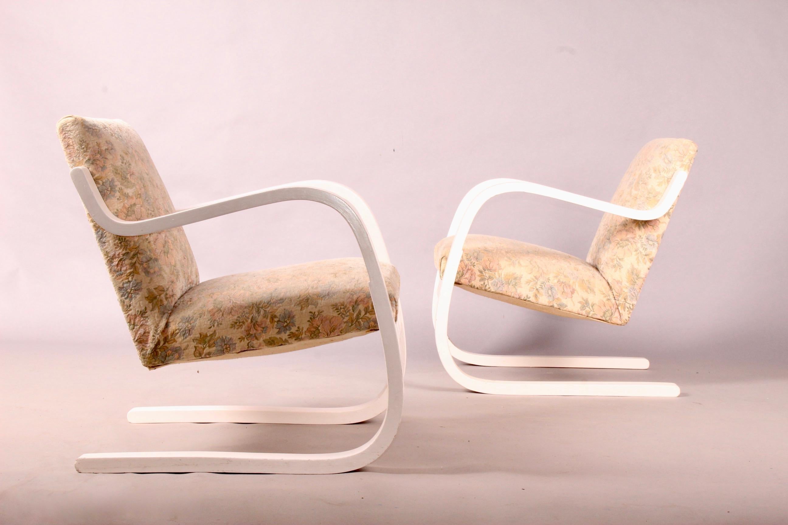 Early Pair of Alvar Aalto Model 402 Chairs 1
