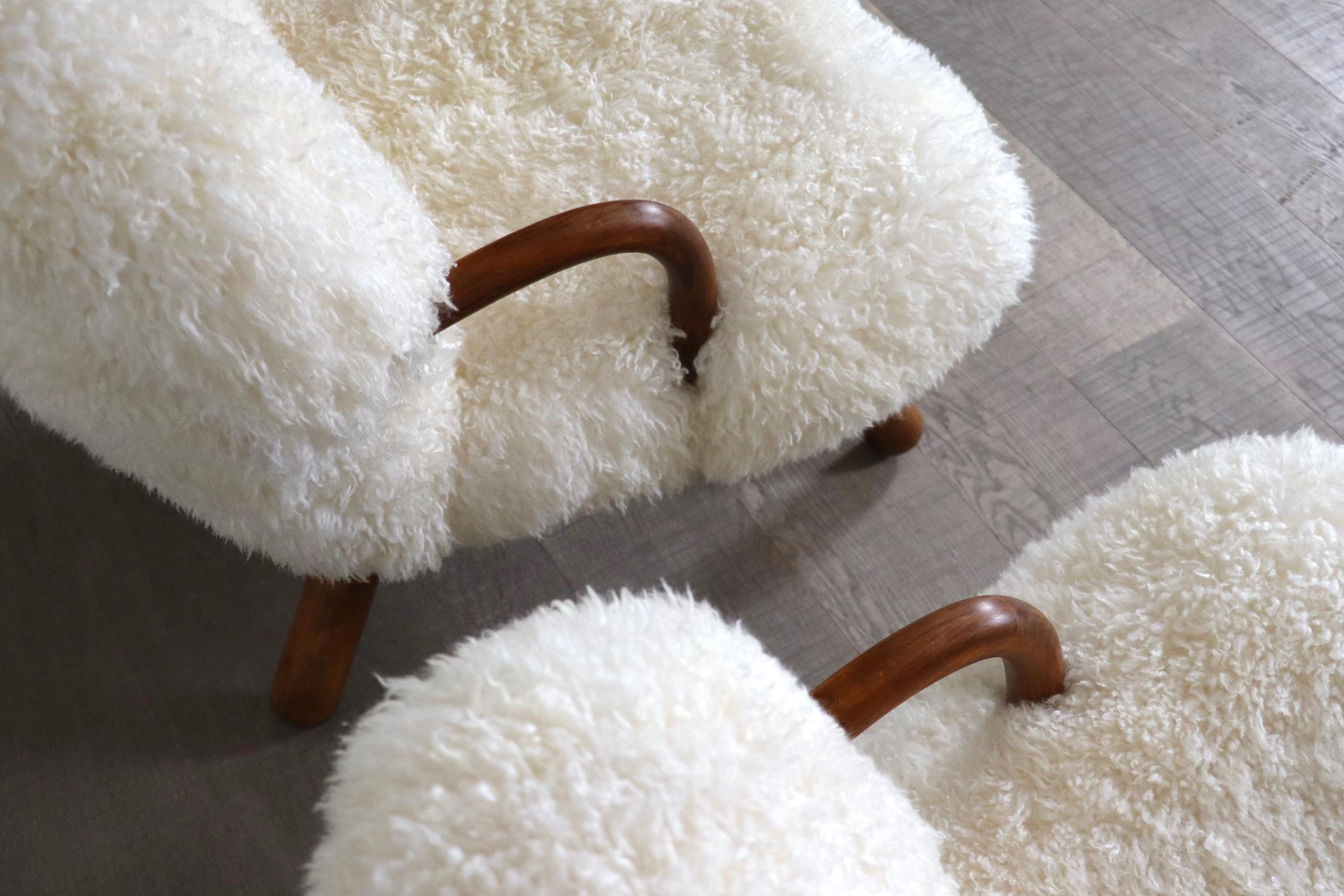 Mid-20th Century Early Pair Of Arnold Madsen Clam Chairs In Curly Sheepskin, 1944 For Sale