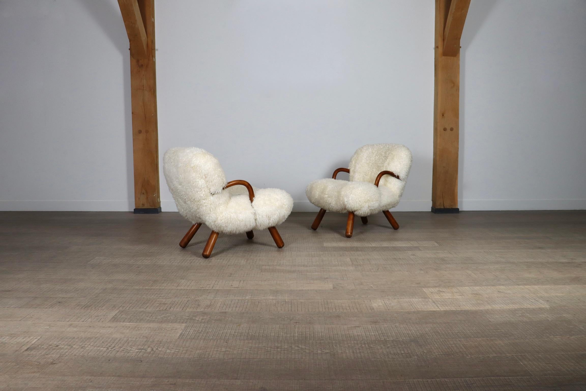 Early Pair Of Arnold Madsen Clam Chairs In Curly Sheepskin, 1944 For Sale 1