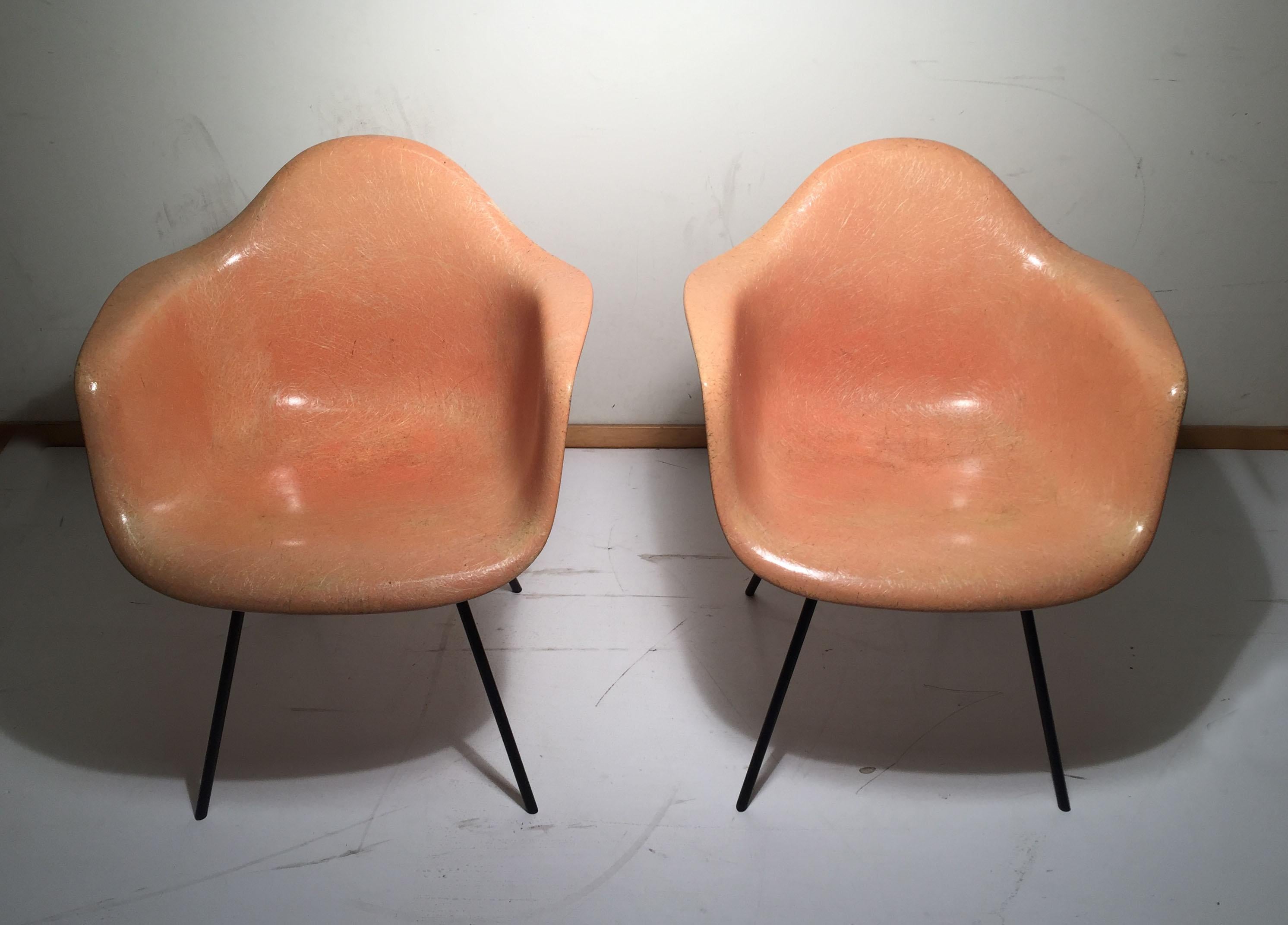 Mid-Century Modern Early Pair of Charles Eames Shell Chairs in Beautiful Light Coral For Sale
