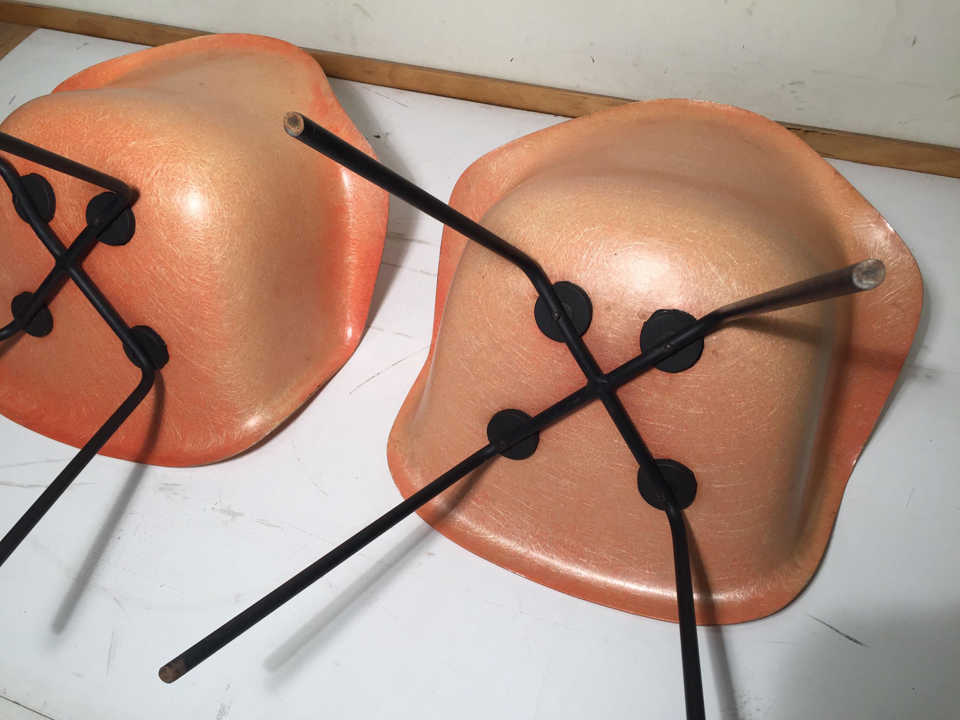 20th Century Early Pair of Charles Eames Shell Chairs in Beautiful Light Coral For Sale