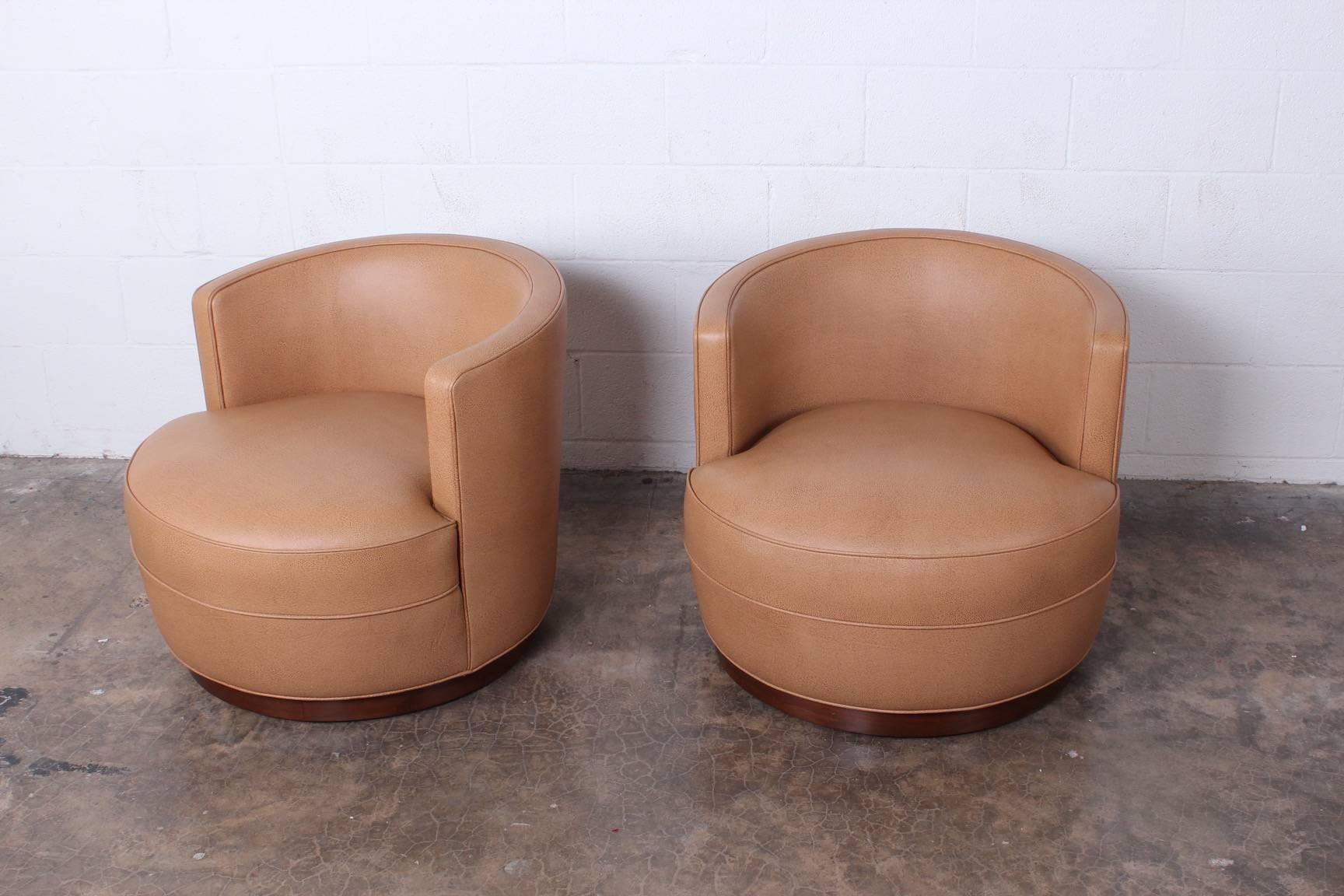 Early Pair of Dunbar Swivel Chairs by Edward Wormley In Excellent Condition In Dallas, TX