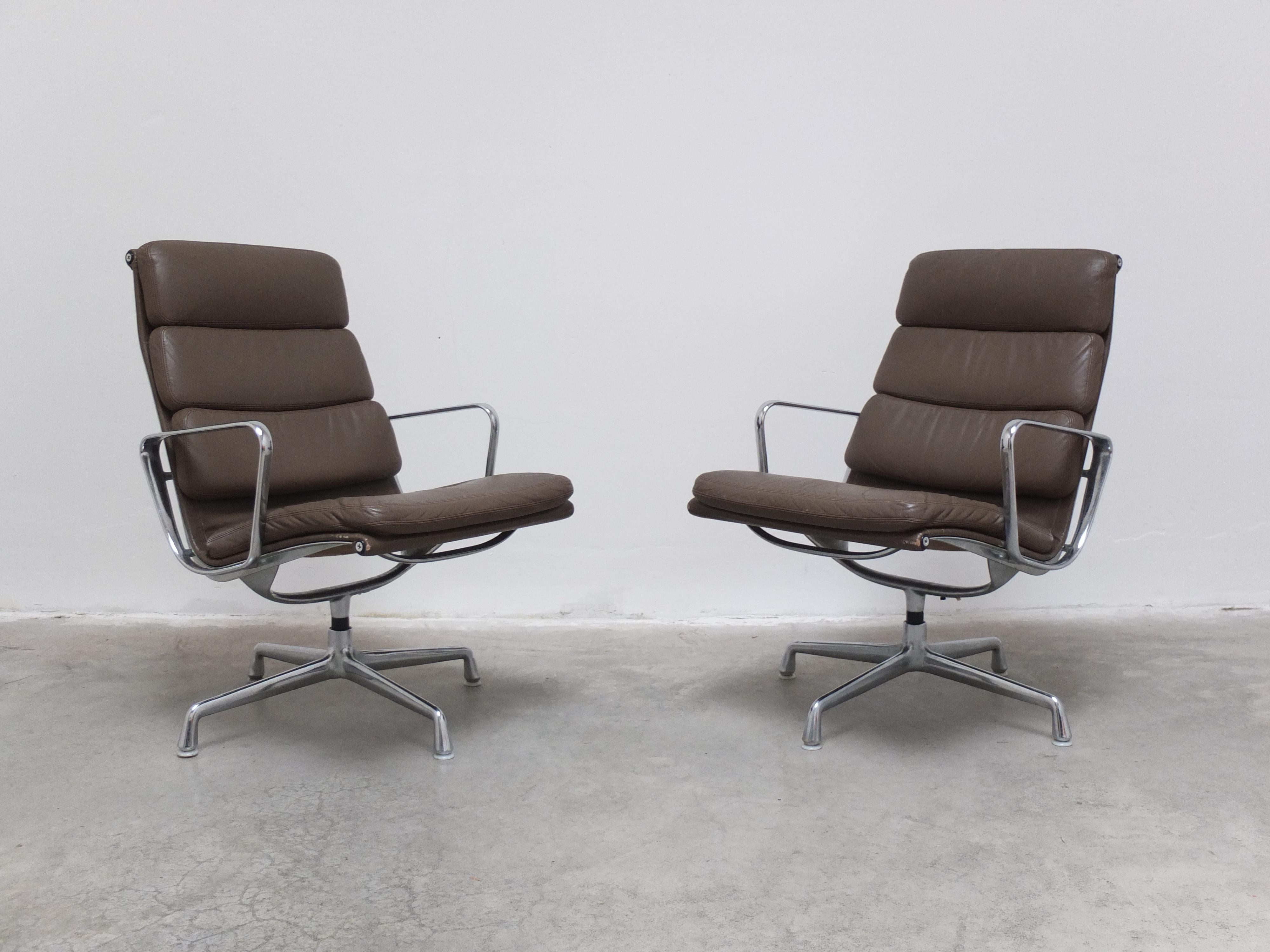 Early Pair of 'EA216' Chairs by Charles & Ray Eames for Herman Miller, 1970s For Sale 3