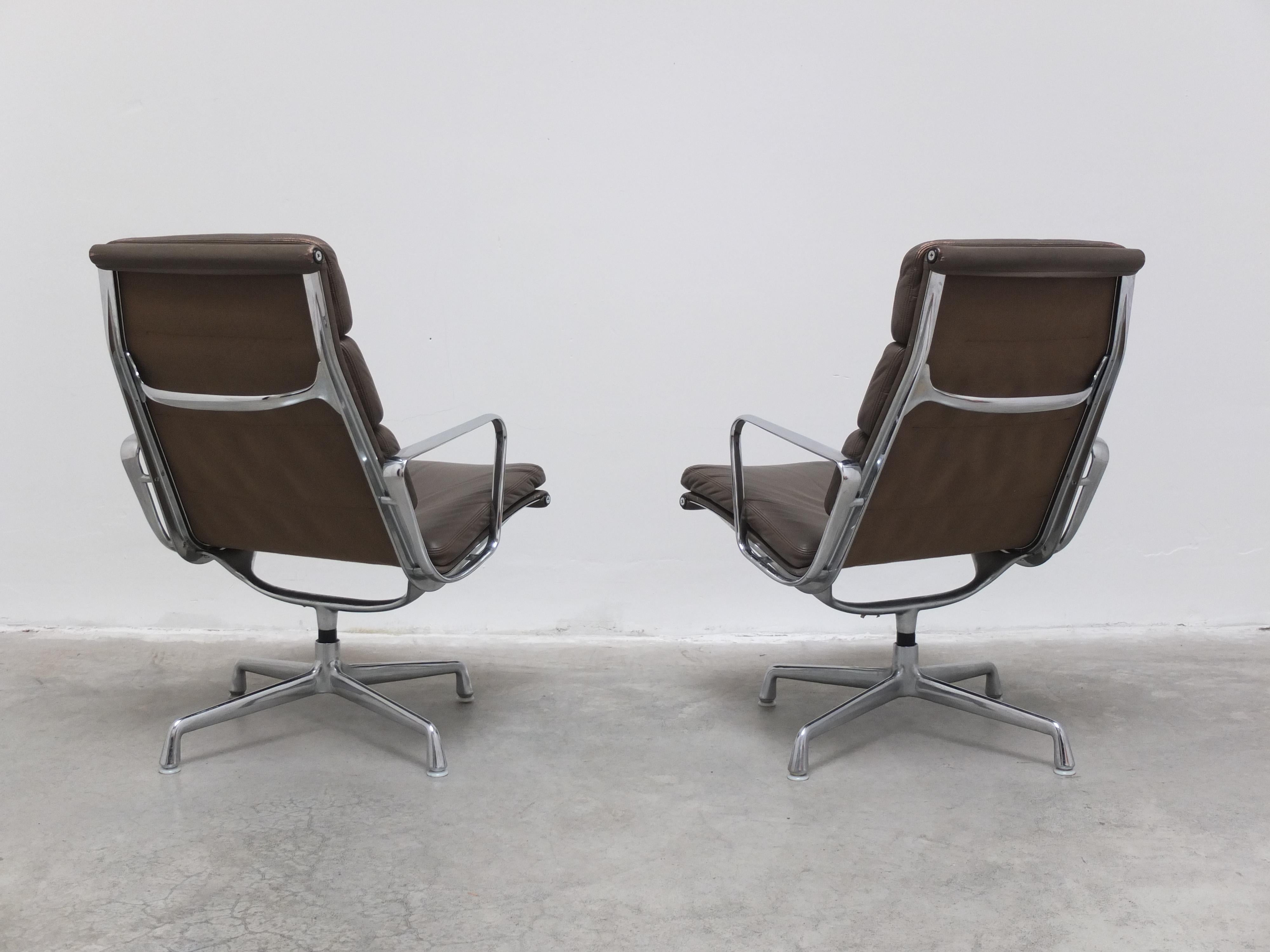 Early Pair of 'EA216' Chairs by Charles & Ray Eames for Herman Miller, 1970s For Sale 4
