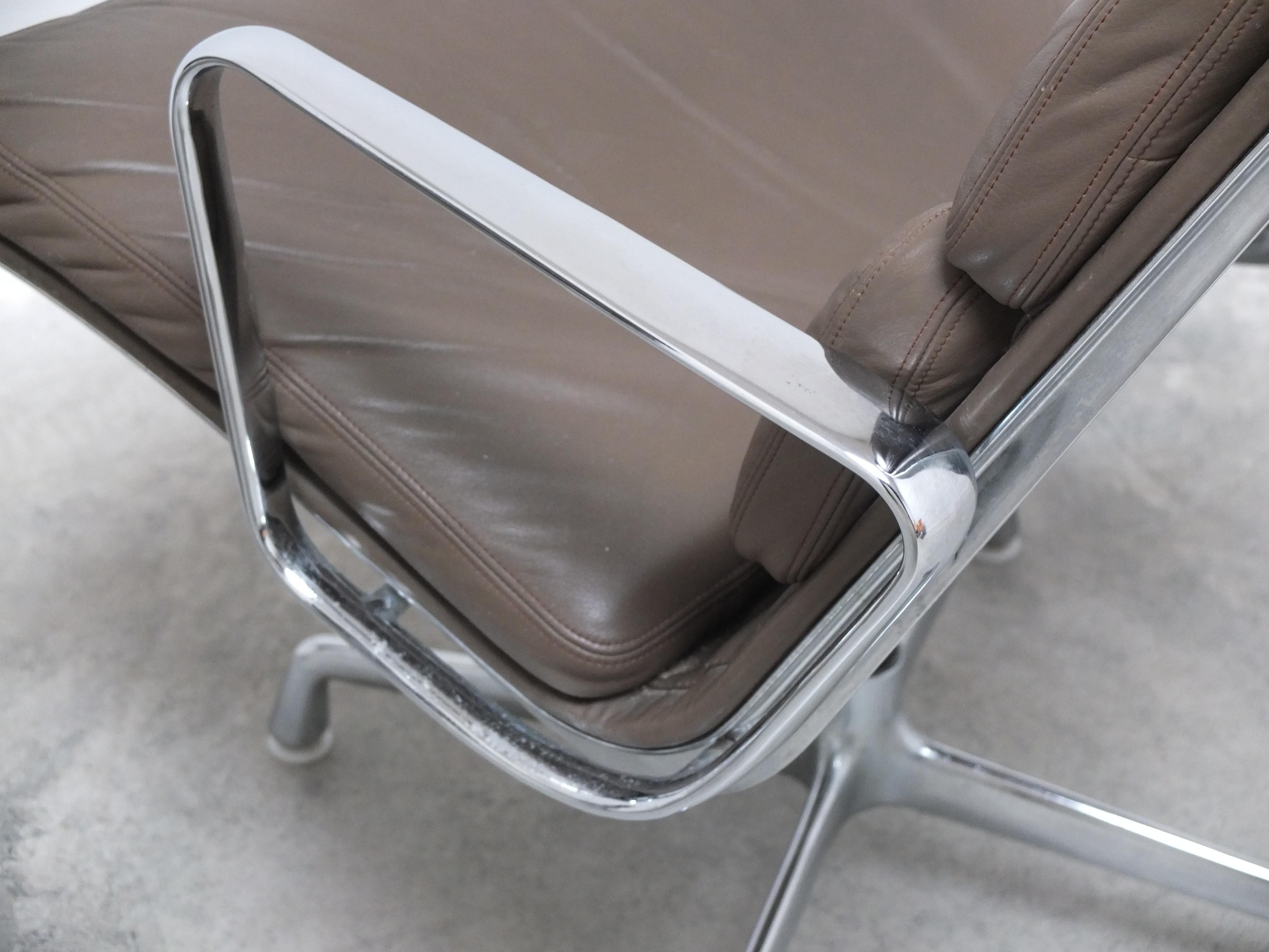 Early Pair of 'EA216' Chairs by Charles & Ray Eames for Herman Miller, 1970s For Sale 7
