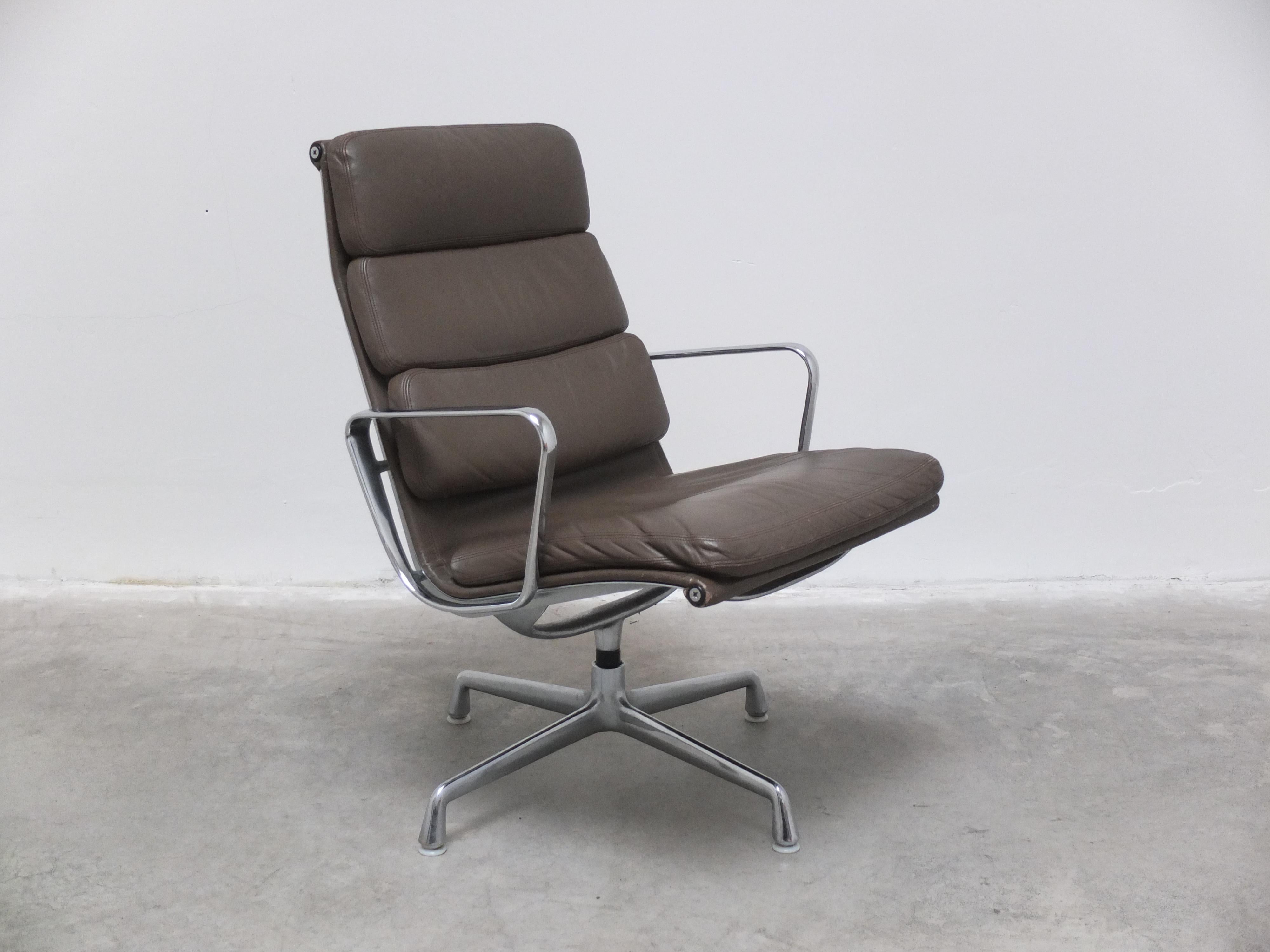 Frühes Paar Stühle „EA216“ von Charles & Ray Eames für Herman Miller, 1970er Jahre im Angebot 8