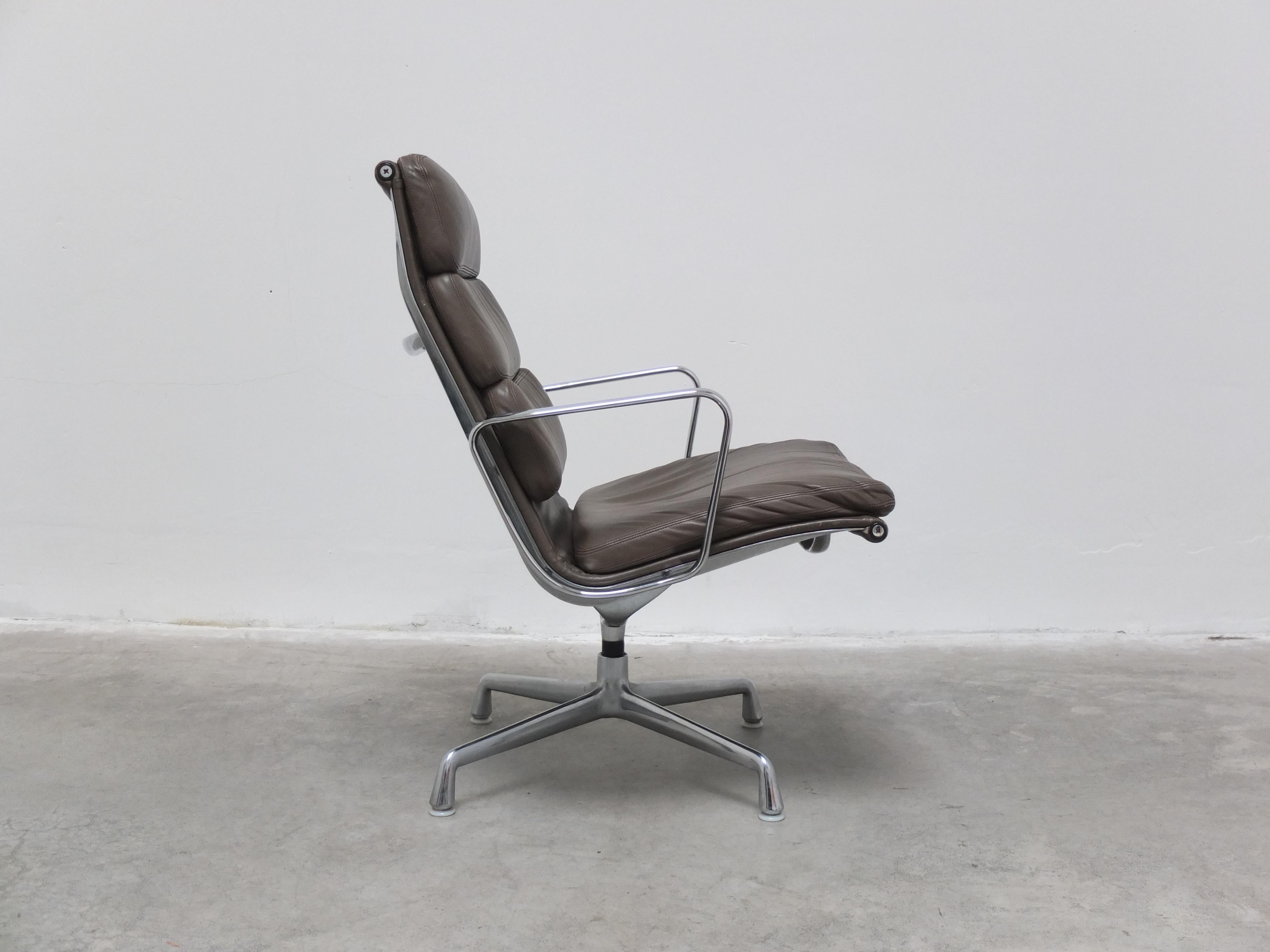 Early Pair of 'EA216' Chairs by Charles & Ray Eames for Herman Miller, 1970s For Sale 9