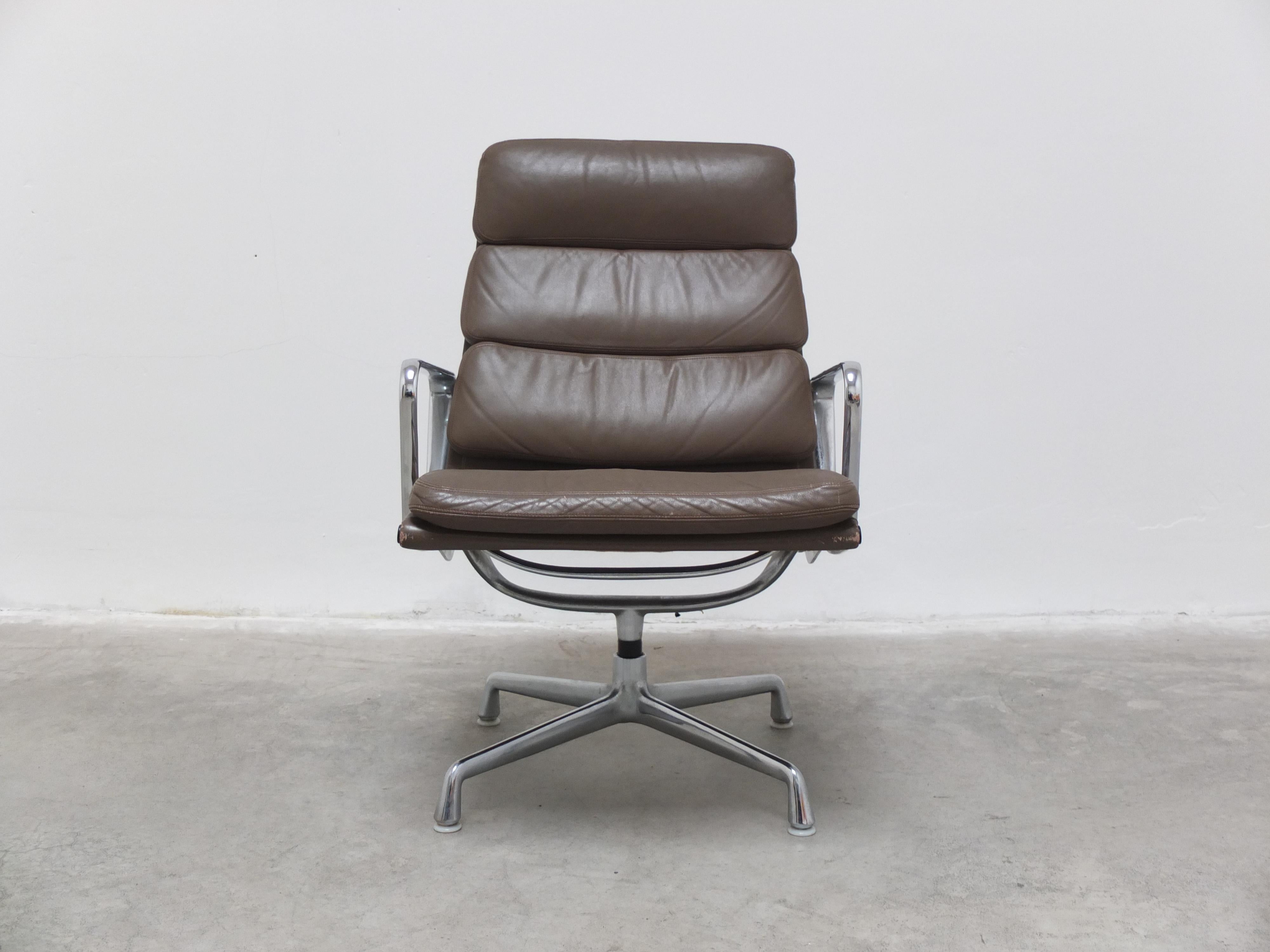 Frühes Paar Stühle „EA216“ von Charles & Ray Eames für Herman Miller, 1970er Jahre im Angebot 10