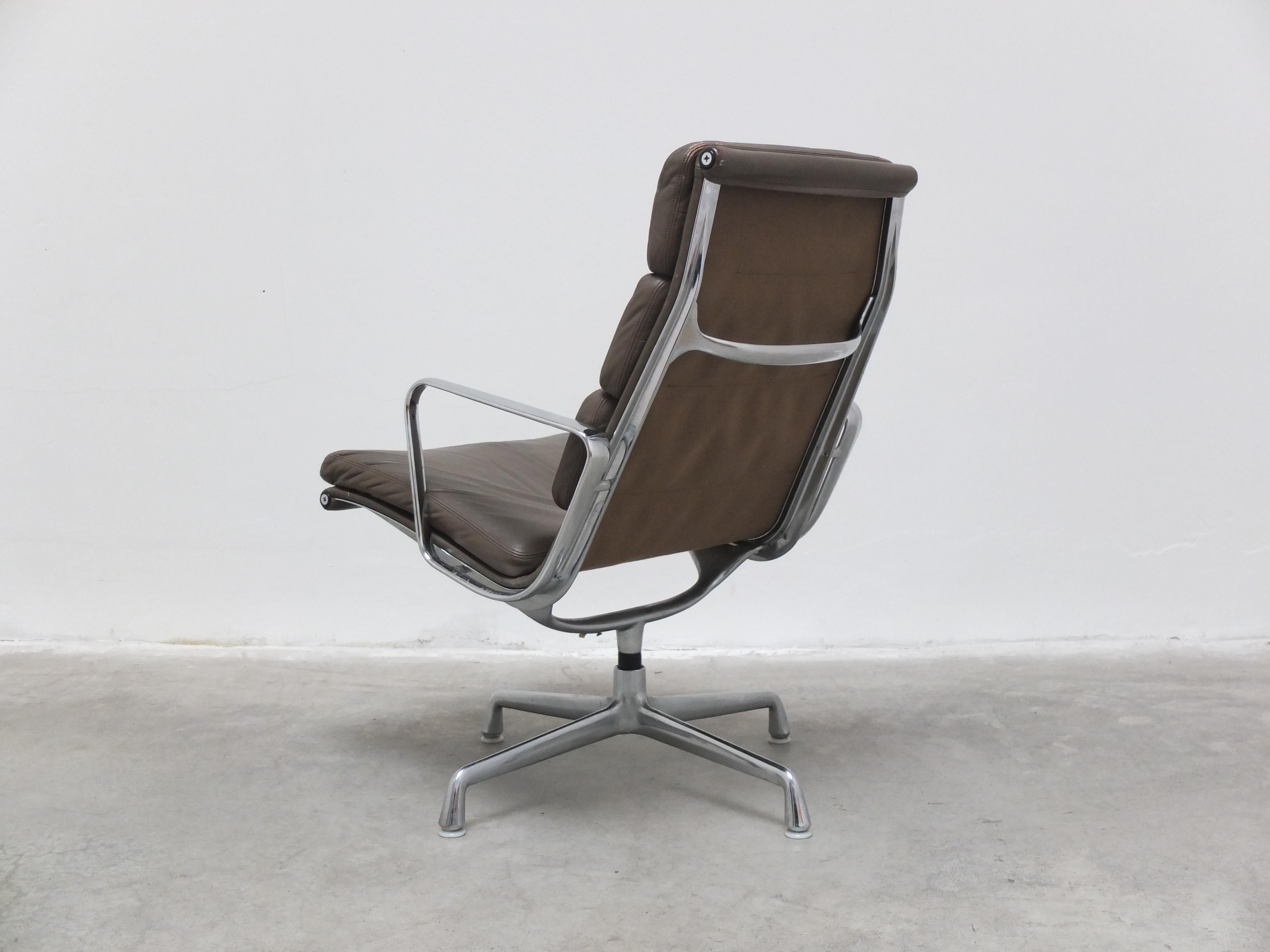 Early Pair of 'EA216' Chairs by Charles & Ray Eames for Herman Miller, 1970s For Sale 11