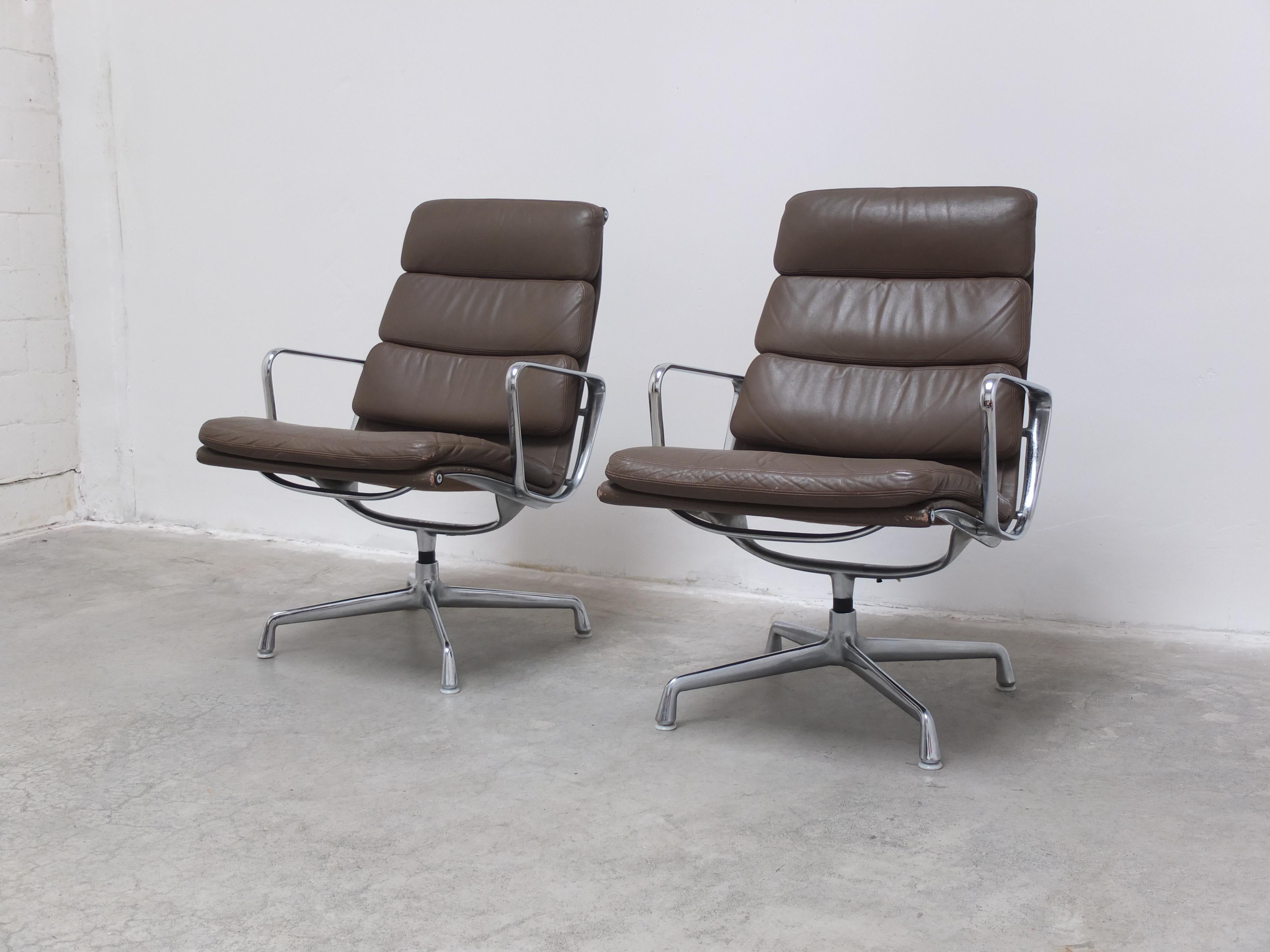 Mid-Century Modern Early Pair of 'EA216' Chairs by Charles & Ray Eames for Herman Miller, 1970s For Sale
