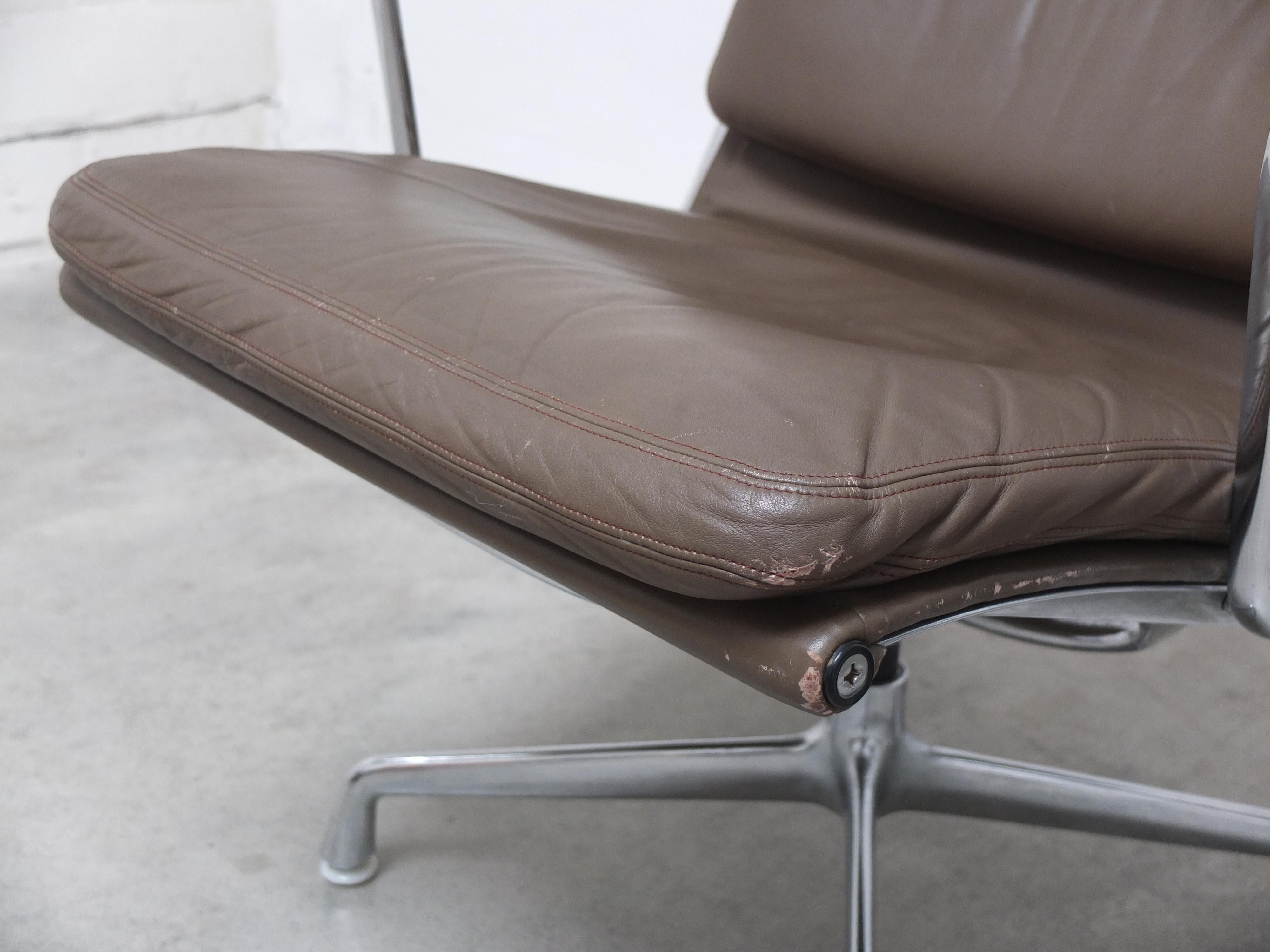 Aluminum Early Pair of 'EA216' Chairs by Charles & Ray Eames for Herman Miller, 1970s For Sale