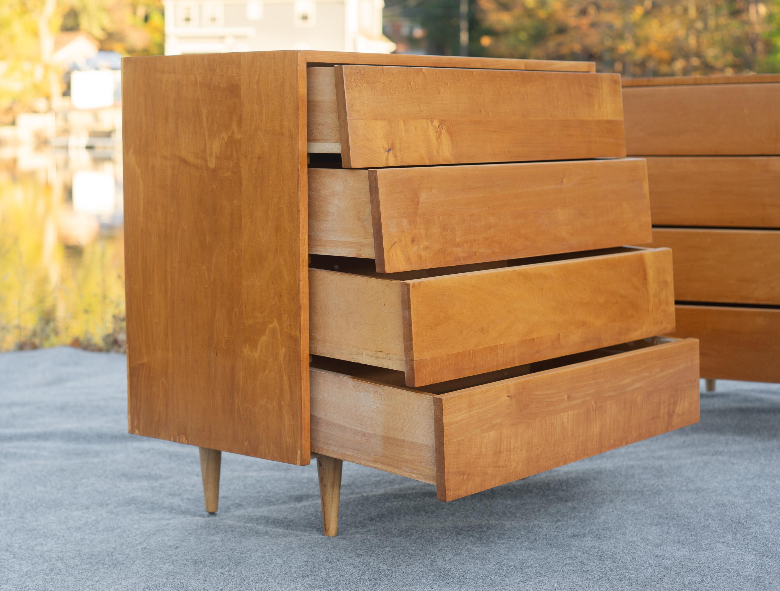 Coppia di armadietti a 4 cassetti con ante a leva di Florence Knoll n. 126, fine anni '40 in vendita 4