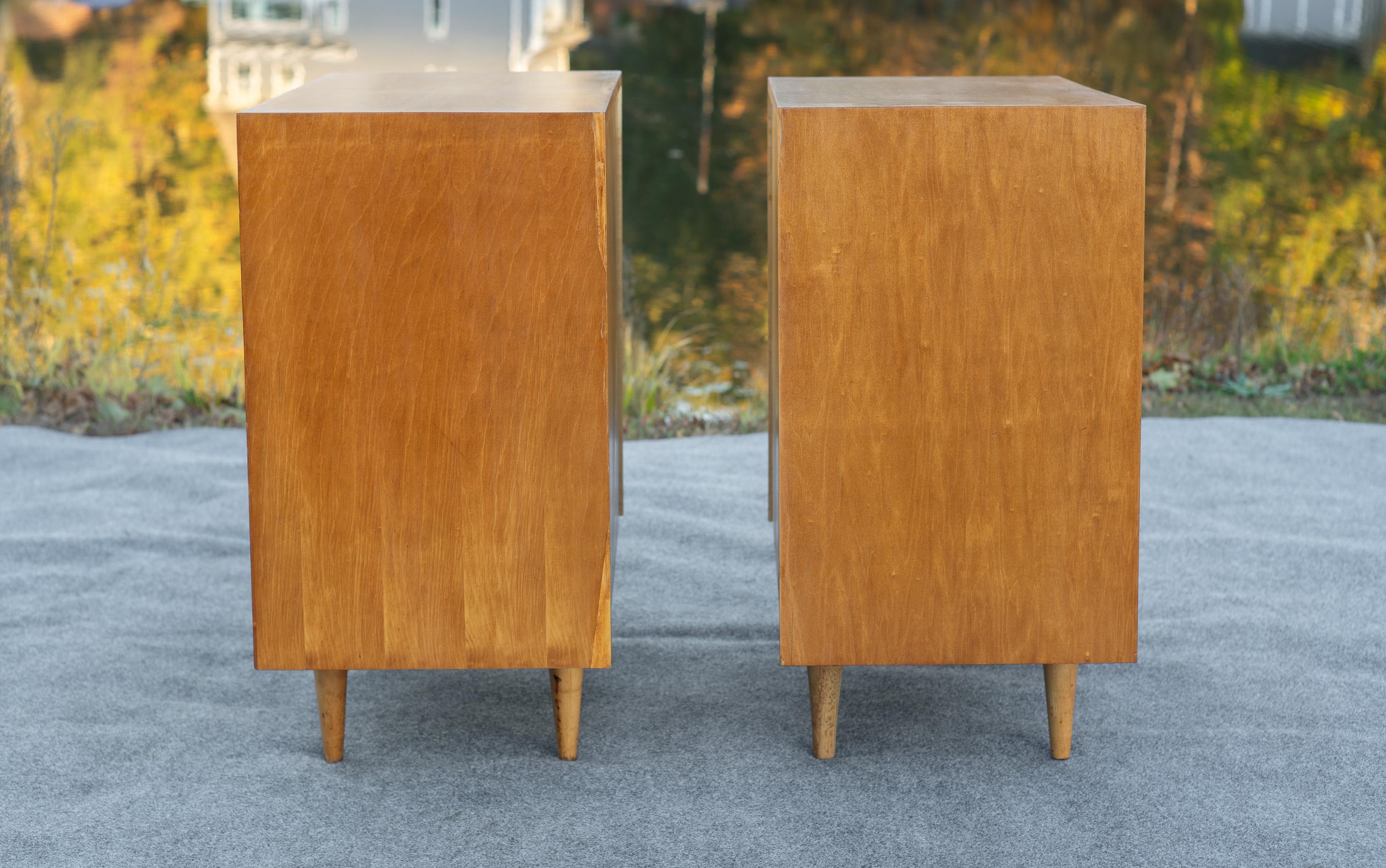 Coppia di armadietti a 4 cassetti con ante a leva di Florence Knoll n. 126, fine anni '40 in vendita 6