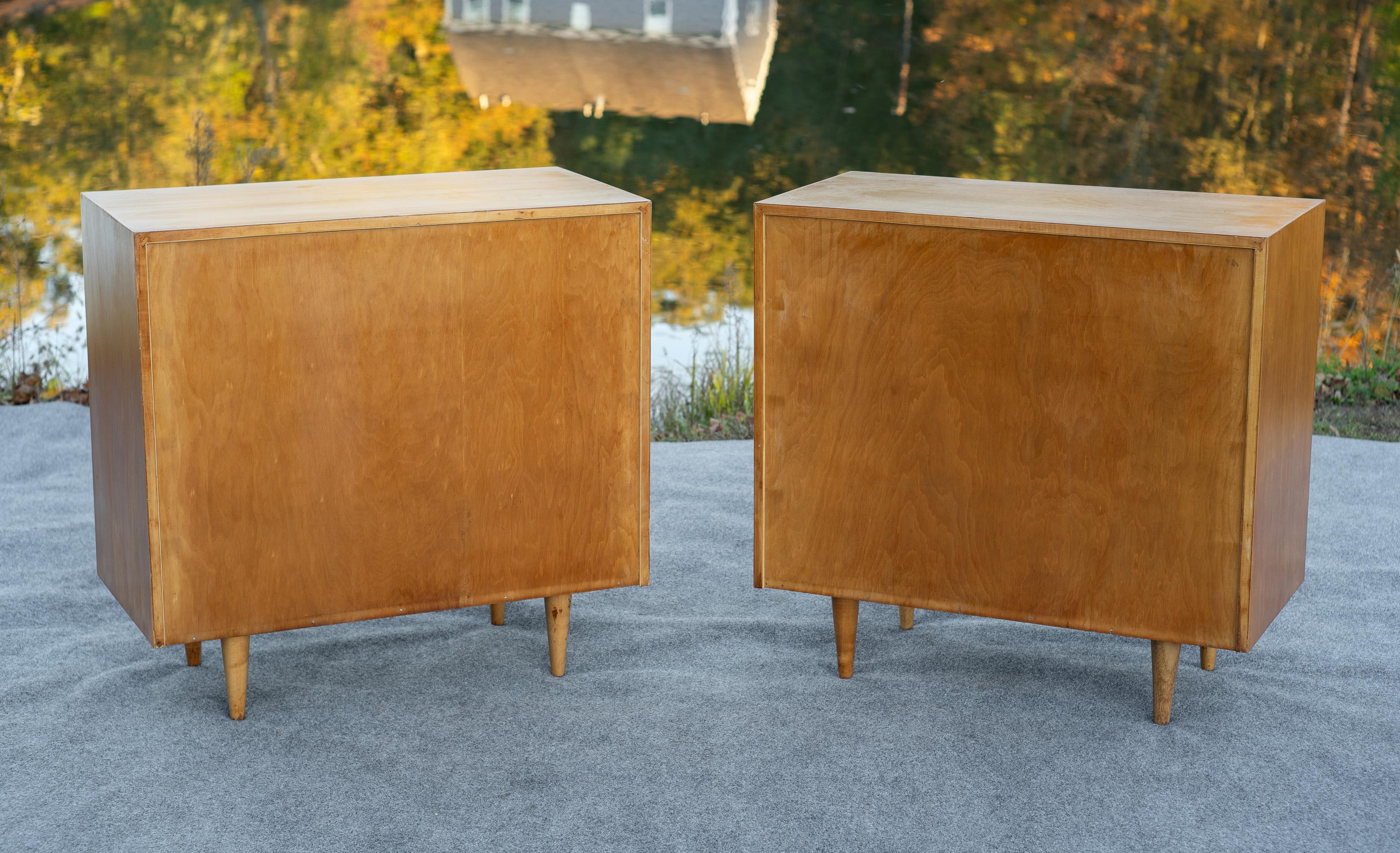 Coppia di armadietti a 4 cassetti con ante a leva di Florence Knoll n. 126, fine anni '40 in vendita 7