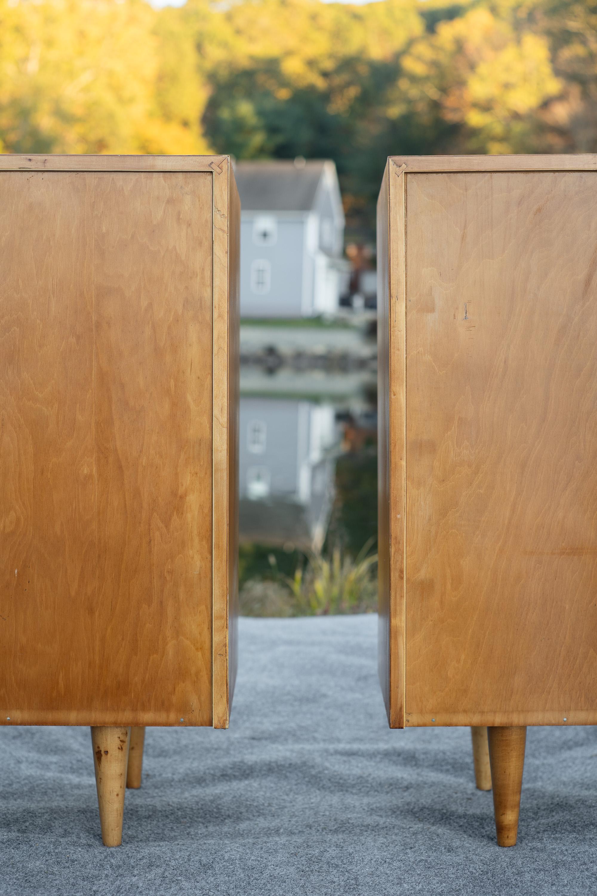 Coppia di armadietti a 4 cassetti con ante a leva di Florence Knoll n. 126, fine anni '40 in vendita 9