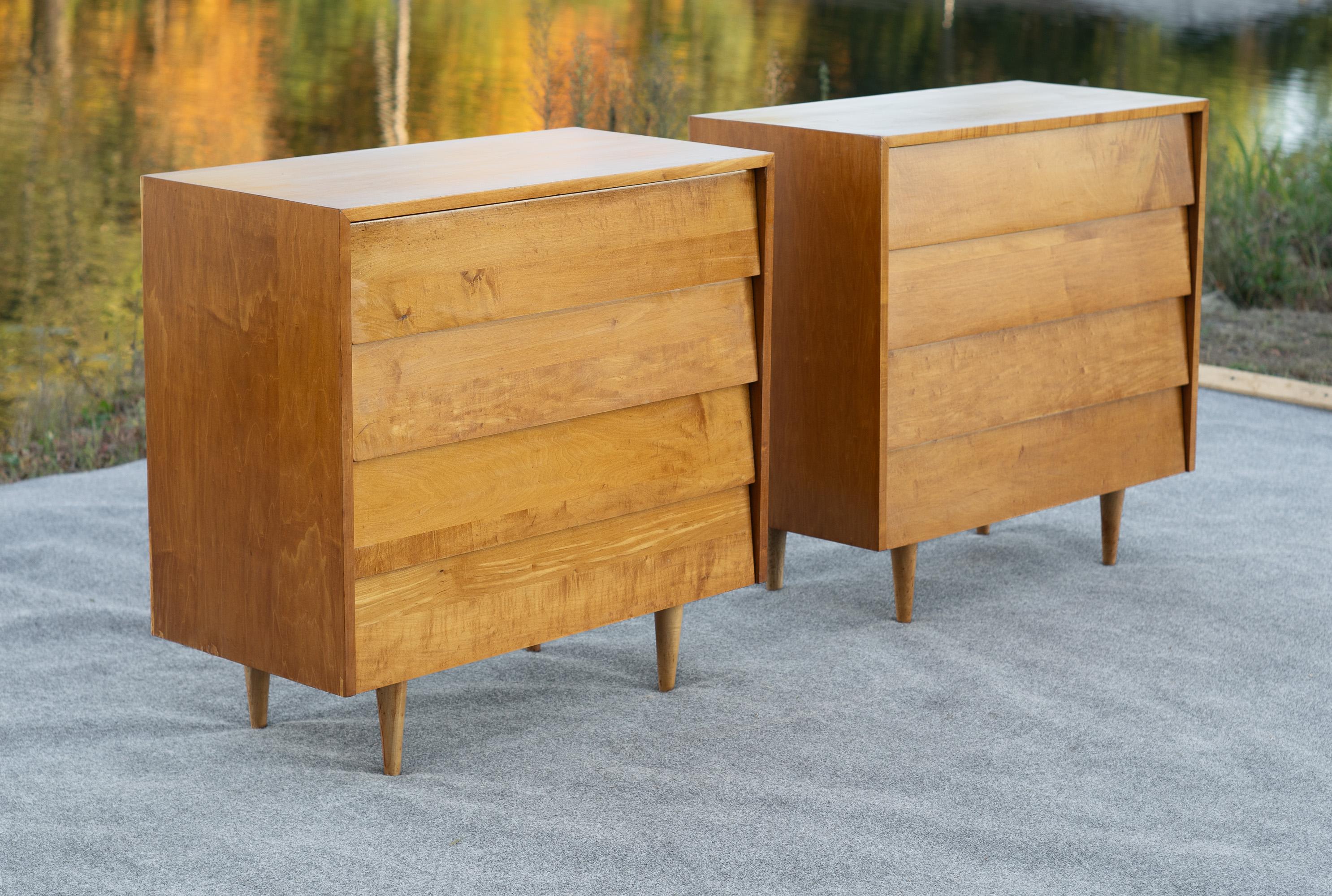 Metà XX secolo Coppia di armadietti a 4 cassetti con ante a leva di Florence Knoll n. 126, fine anni '40 in vendita