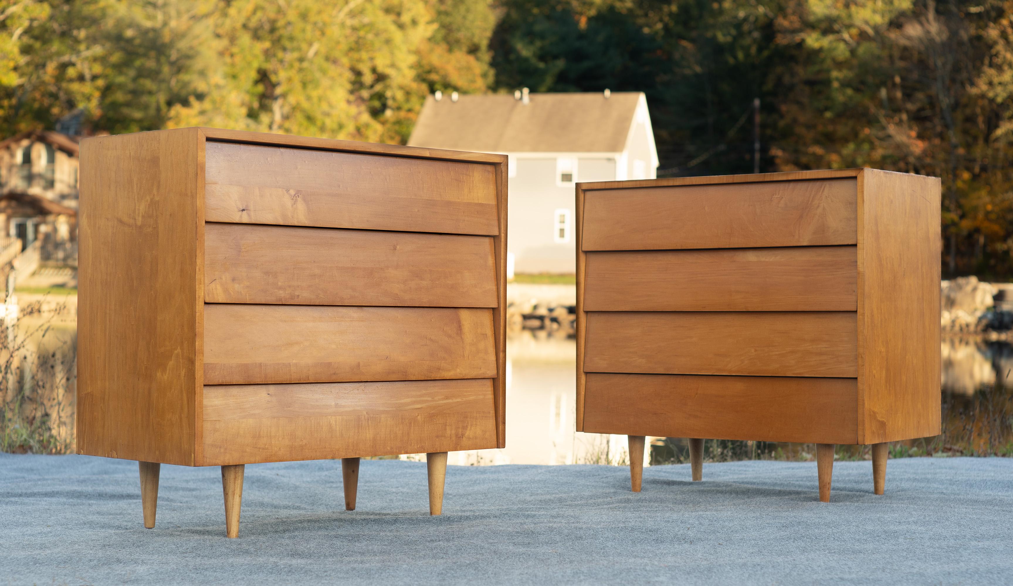 Coppia di armadietti a 4 cassetti con ante a leva di Florence Knoll n. 126, fine anni '40 in vendita 1