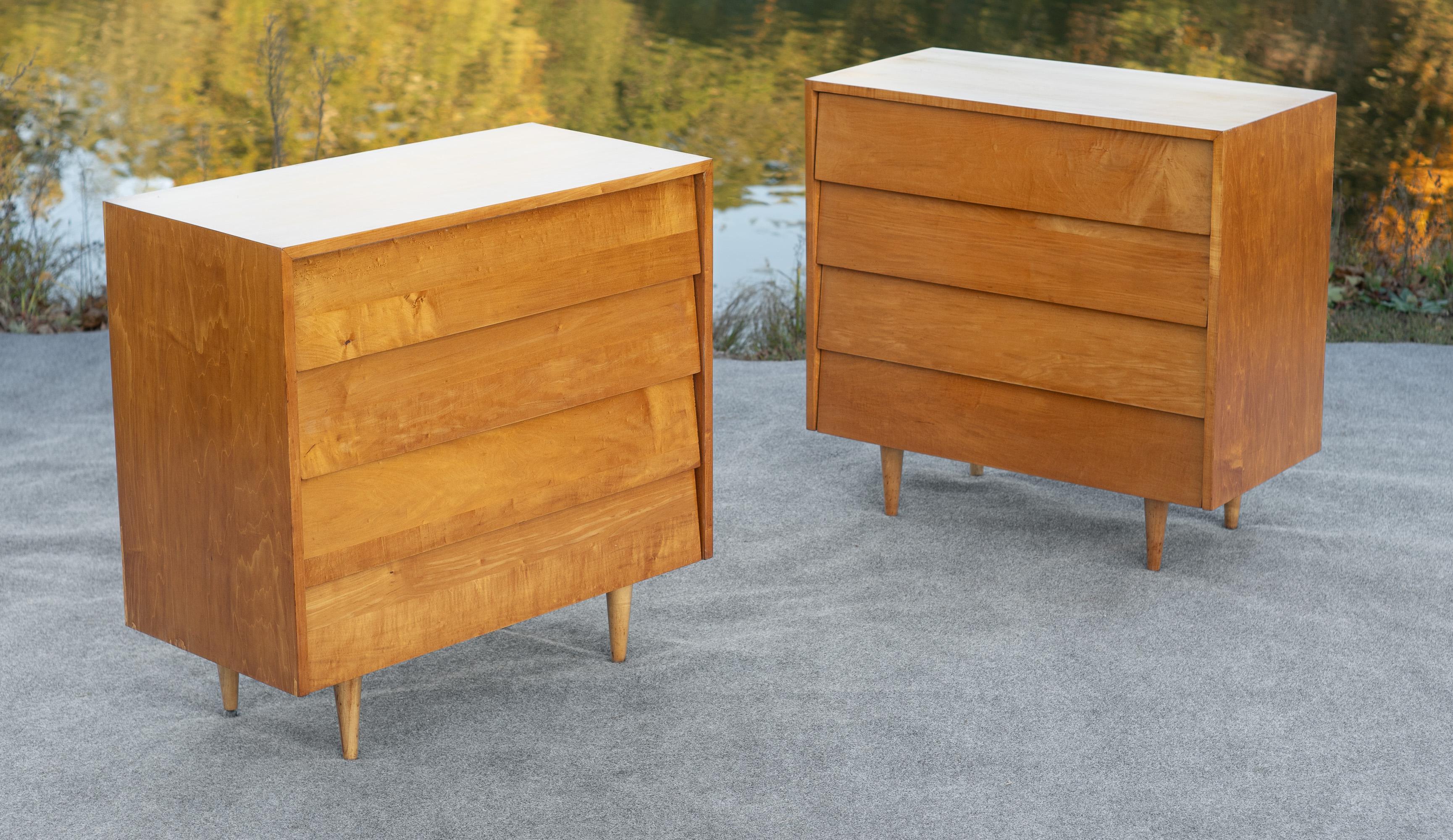 Coppia di armadietti a 4 cassetti con ante a leva di Florence Knoll n. 126, fine anni '40 in vendita 2